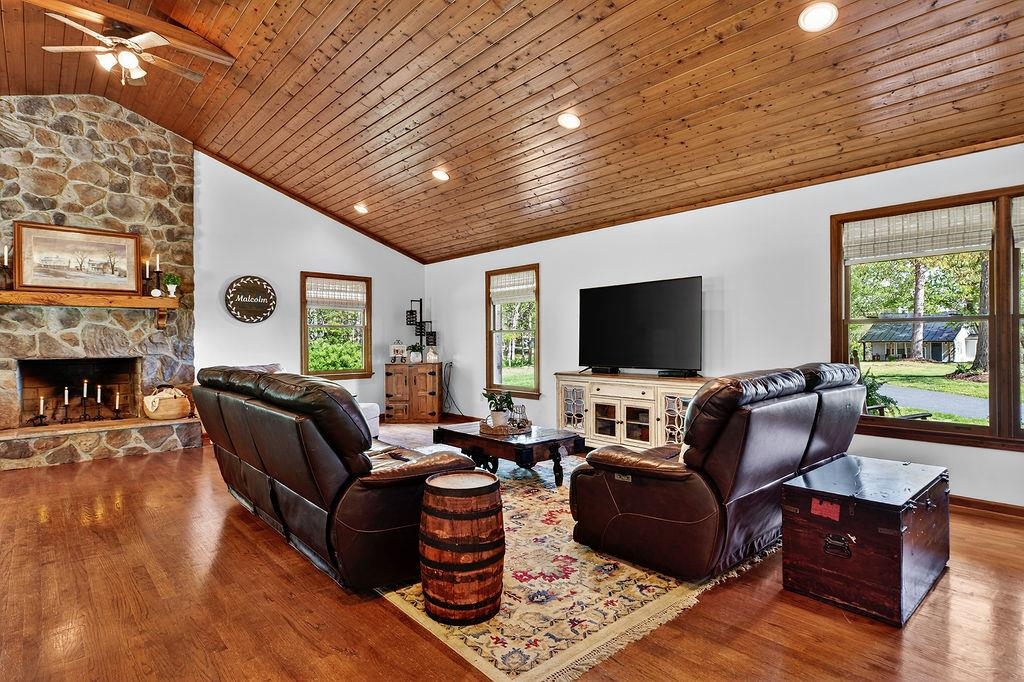 576 VINEGAR HILL RD, CHURCHVILLE, Virginia 24421, 3 Bedrooms Bedrooms, ,2 BathroomsBathrooms,Residential,576 VINEGAR HILL RD,676234 MLS # 676234