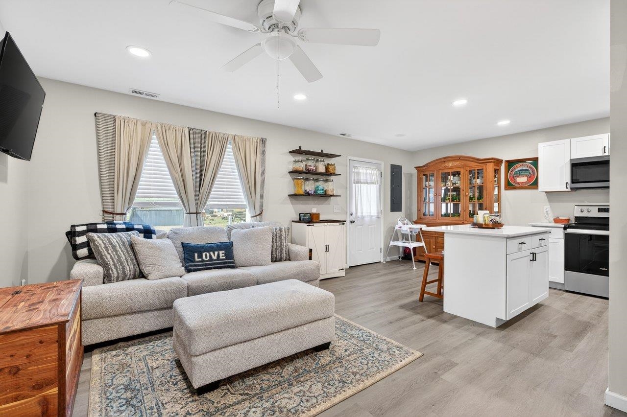 117 21ST ST, GROTTOES, Virginia 24441, 3 Bedrooms Bedrooms, ,2 BathroomsBathrooms,Residential,117 21ST ST,676240 MLS # 676240