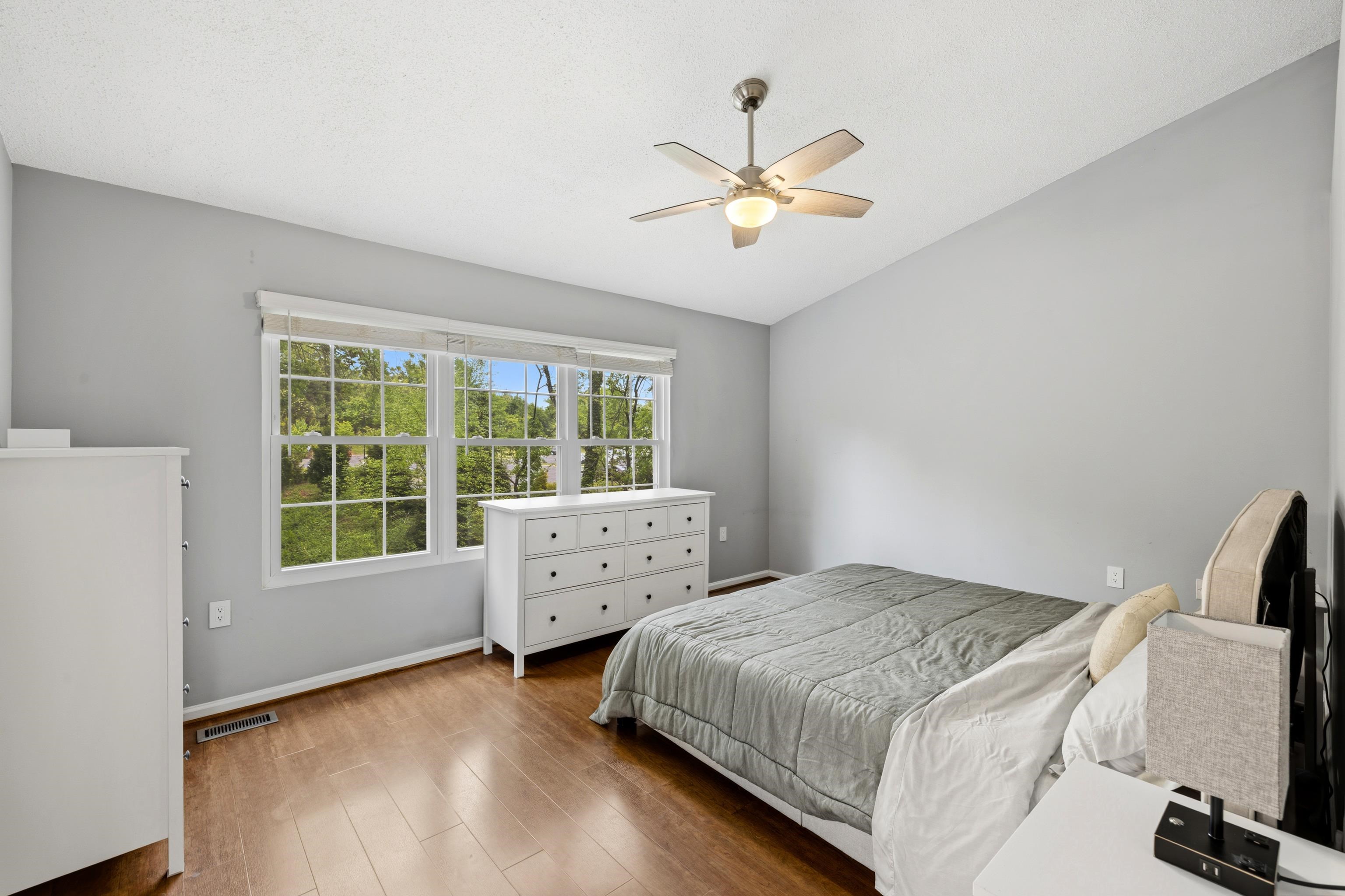 423 FOXRIDGE DR SW, LEESBURG, Virginia 20175, 3 Bedrooms Bedrooms, ,3 BathroomsBathrooms,Residential,423 FOXRIDGE DR SW,676241 MLS # 676241