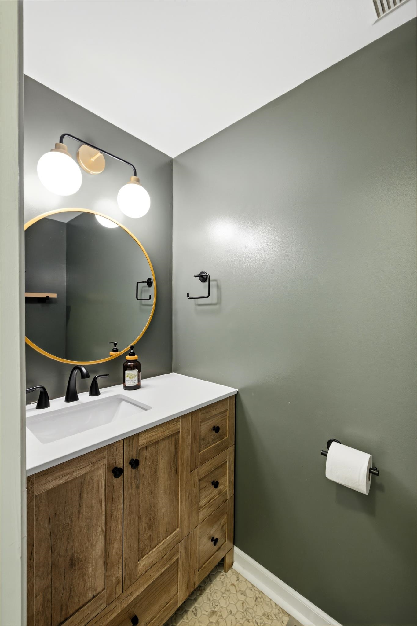 423 FOXRIDGE DR SW, LEESBURG, Virginia 20175, 3 Bedrooms Bedrooms, ,3 BathroomsBathrooms,Residential,423 FOXRIDGE DR SW,676241 MLS # 676241