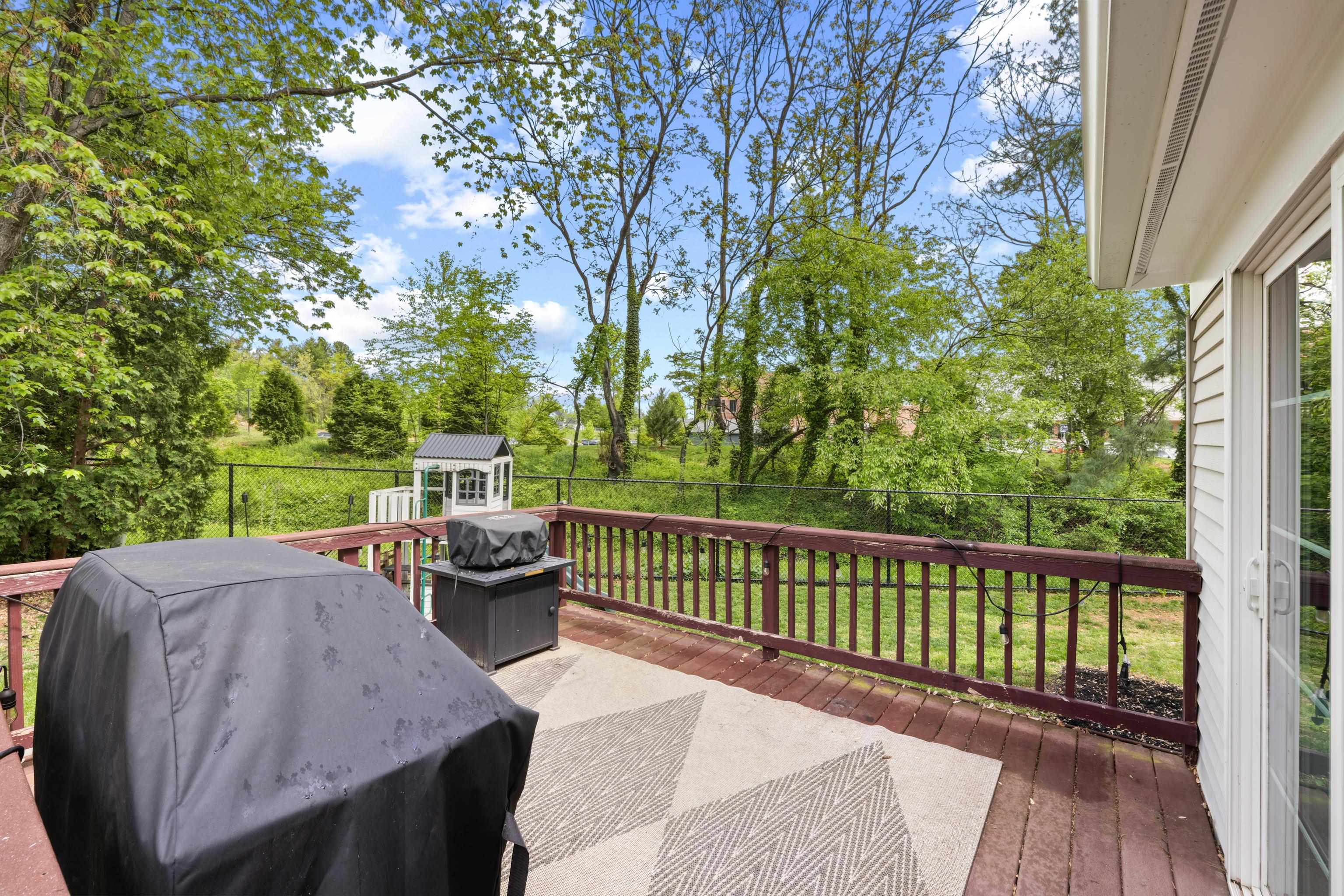 423 FOXRIDGE DR SW, LEESBURG, Virginia 20175, 3 Bedrooms Bedrooms, ,3 BathroomsBathrooms,Residential,423 FOXRIDGE DR SW,676241 MLS # 676241