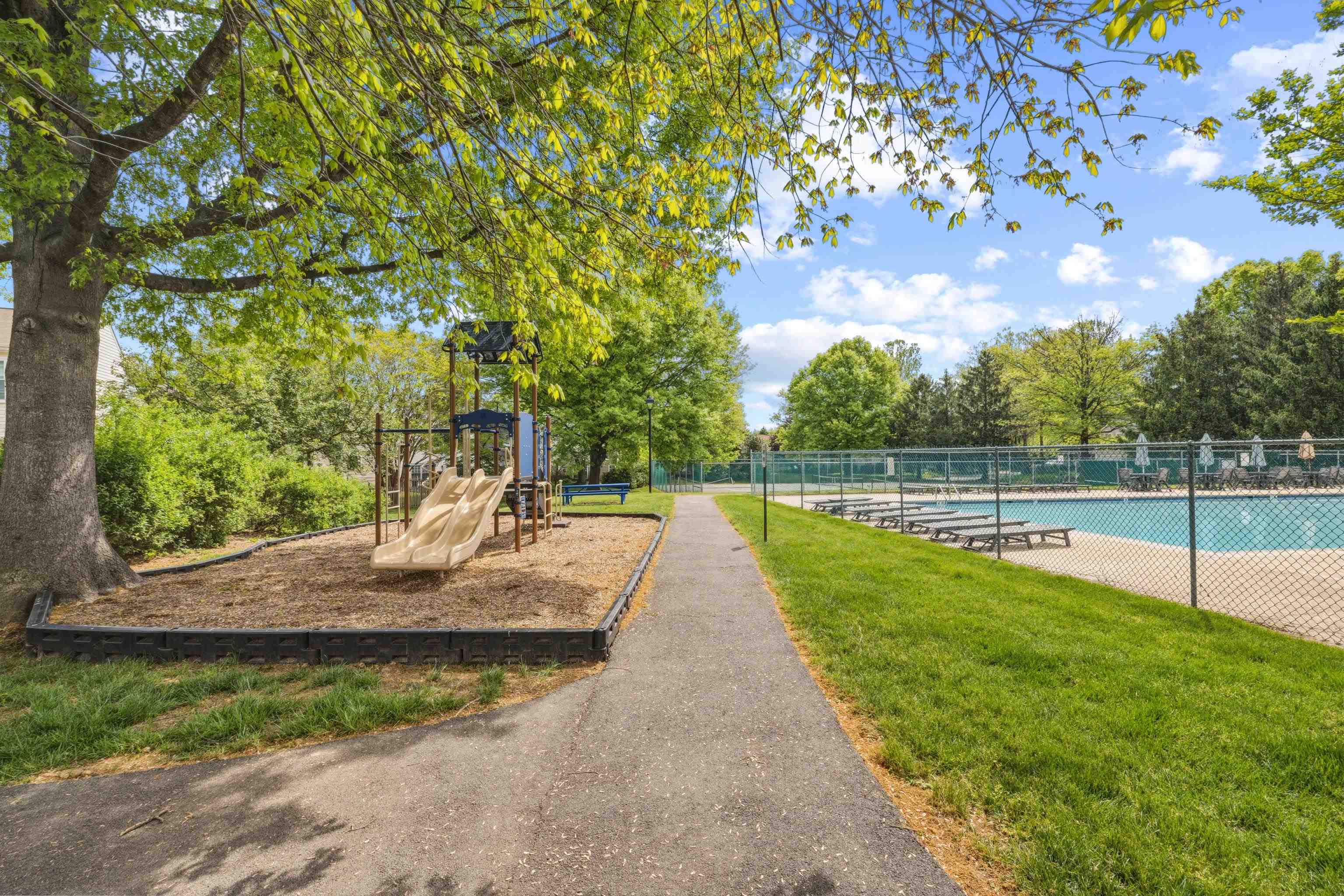 423 FOXRIDGE DR SW, LEESBURG, Virginia 20175, 3 Bedrooms Bedrooms, ,3 BathroomsBathrooms,Residential,423 FOXRIDGE DR SW,676241 MLS # 676241