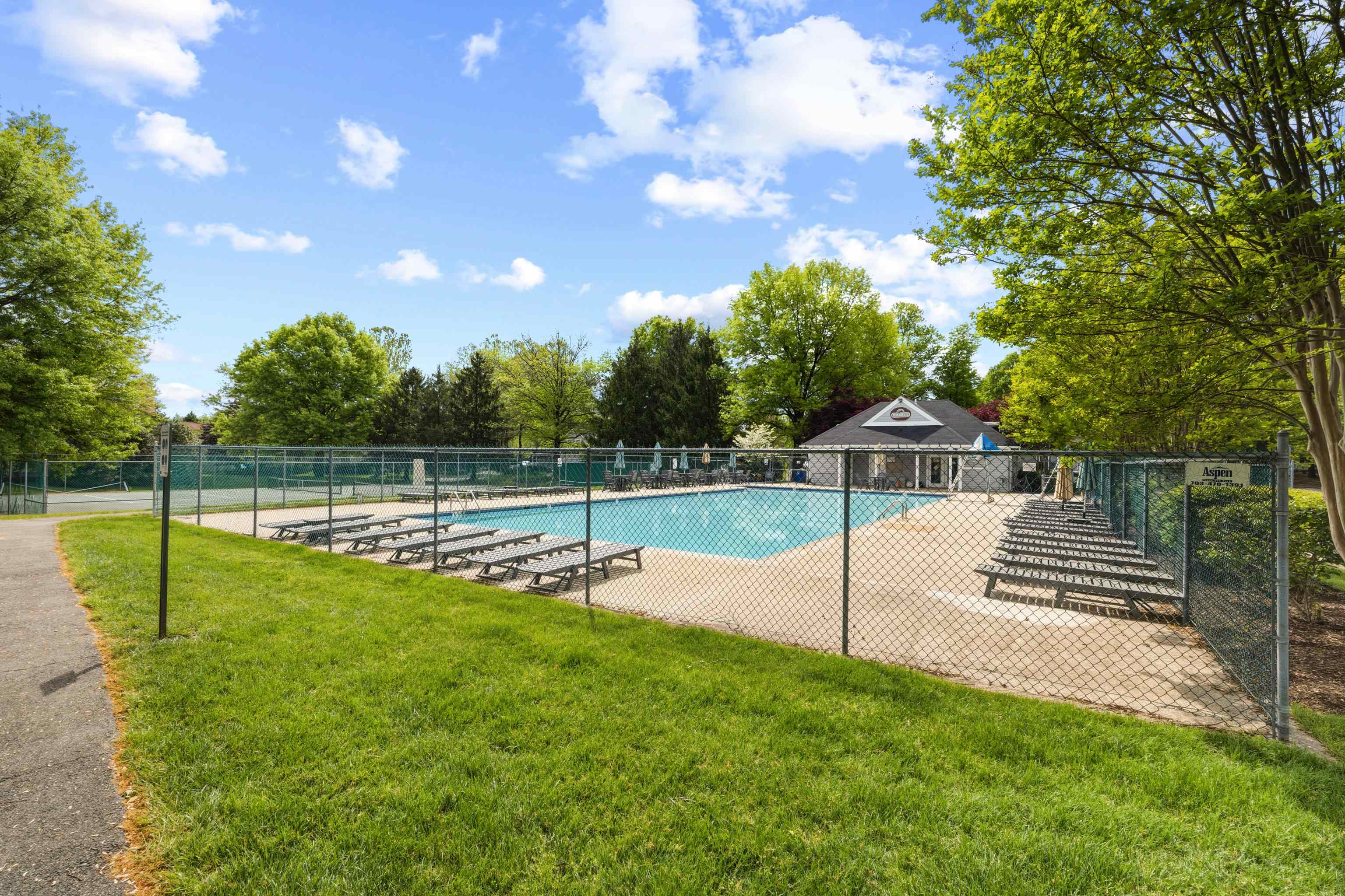 423 FOXRIDGE DR SW, LEESBURG, Virginia 20175, 3 Bedrooms Bedrooms, ,3 BathroomsBathrooms,Residential,423 FOXRIDGE DR SW,676241 MLS # 676241