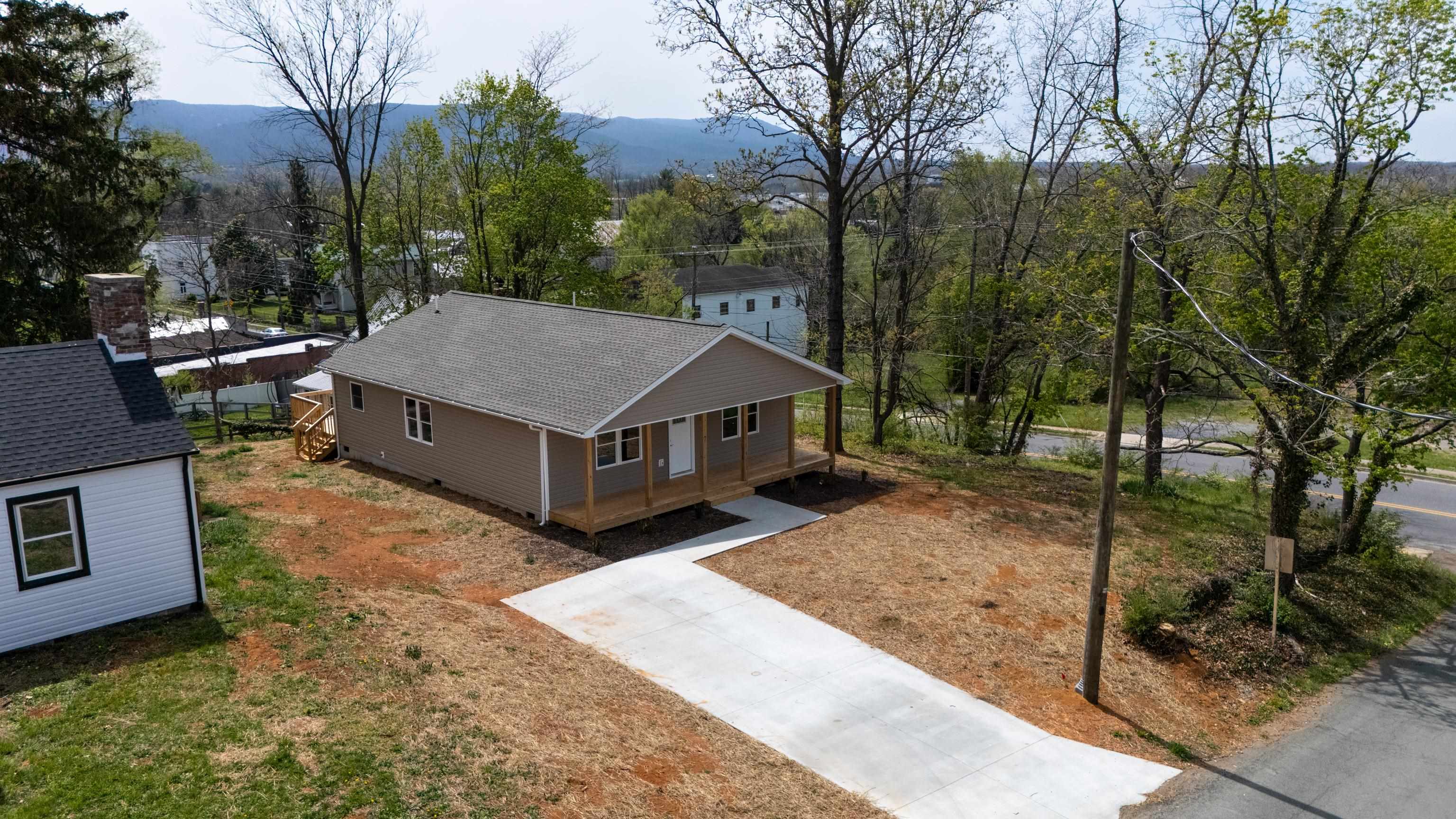 7 WEST HIGH ST, STUARTS DRAFT, Virginia 24477, 3 Bedrooms Bedrooms, ,2 BathroomsBathrooms,Residential,7 WEST HIGH ST,676243 MLS # 676243