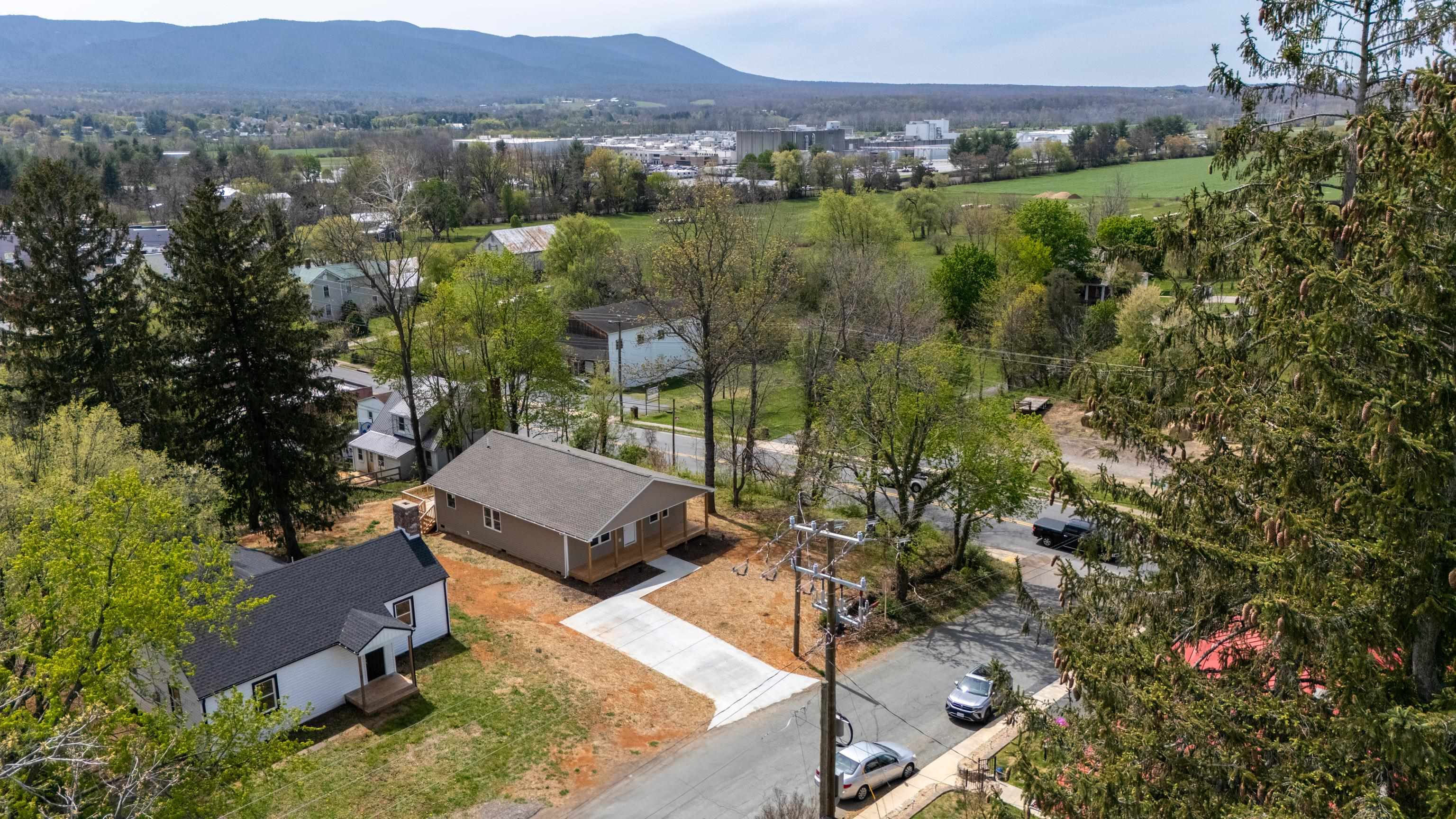 7 WEST HIGH ST, STUARTS DRAFT, Virginia 24477, 3 Bedrooms Bedrooms, ,2 BathroomsBathrooms,Residential,7 WEST HIGH ST,676243 MLS # 676243