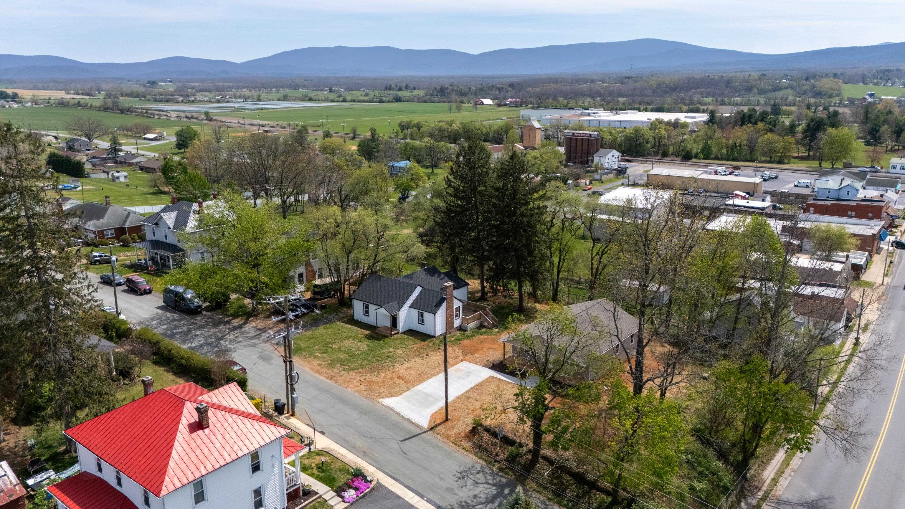 7 WEST HIGH ST, STUARTS DRAFT, Virginia 24477, 3 Bedrooms Bedrooms, ,2 BathroomsBathrooms,Residential,7 WEST HIGH ST,676243 MLS # 676243