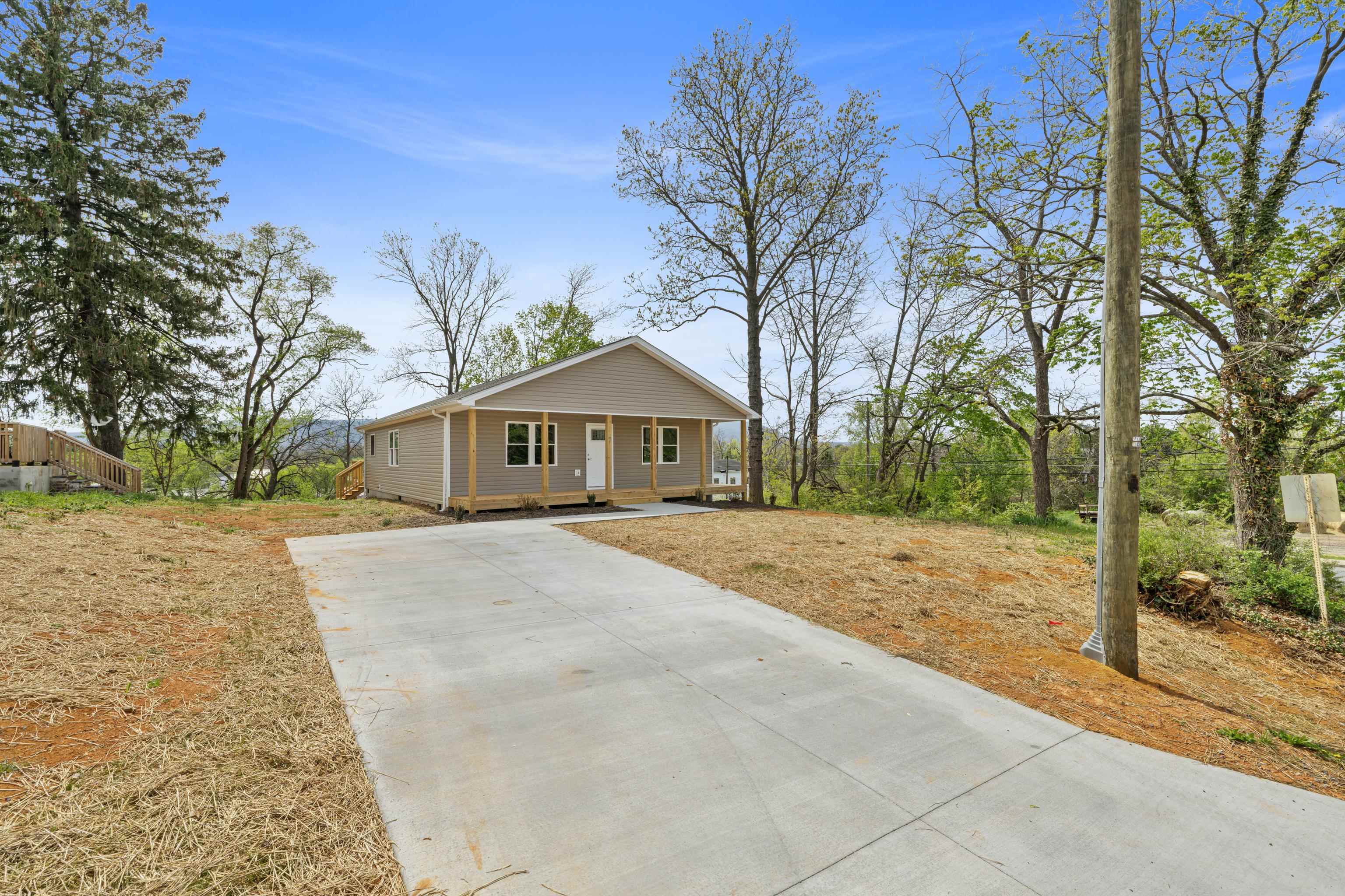 7 WEST HIGH ST, STUARTS DRAFT, Virginia 24477, 3 Bedrooms Bedrooms, ,2 BathroomsBathrooms,Residential,7 WEST HIGH ST,676243 MLS # 676243