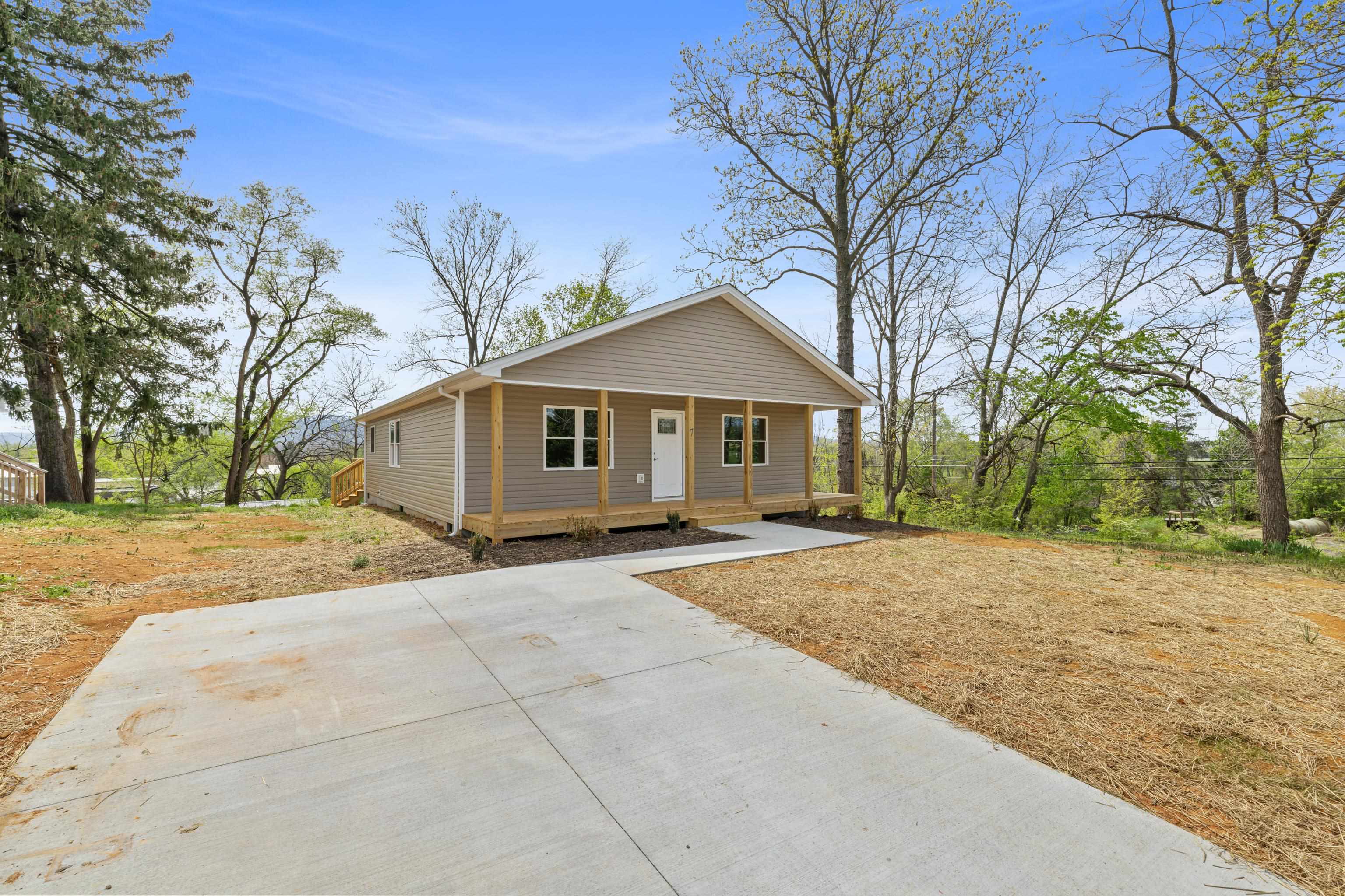 7 WEST HIGH ST, STUARTS DRAFT, Virginia 24477, 3 Bedrooms Bedrooms, ,2 BathroomsBathrooms,Residential,7 WEST HIGH ST,676243 MLS # 676243