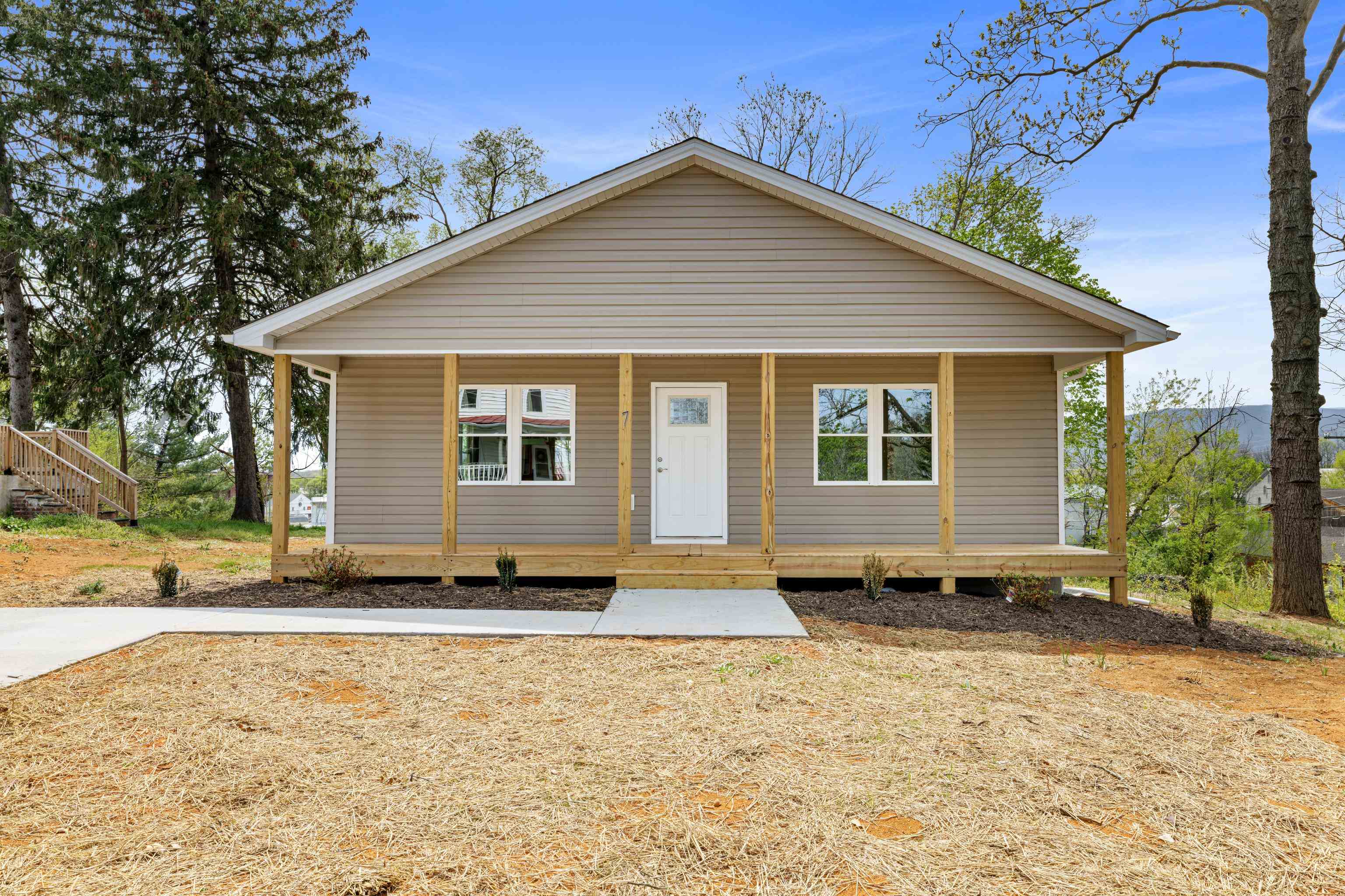 7 WEST HIGH ST, STUARTS DRAFT, Virginia 24477, 3 Bedrooms Bedrooms, ,2 BathroomsBathrooms,Residential,7 WEST HIGH ST,676243 MLS # 676243