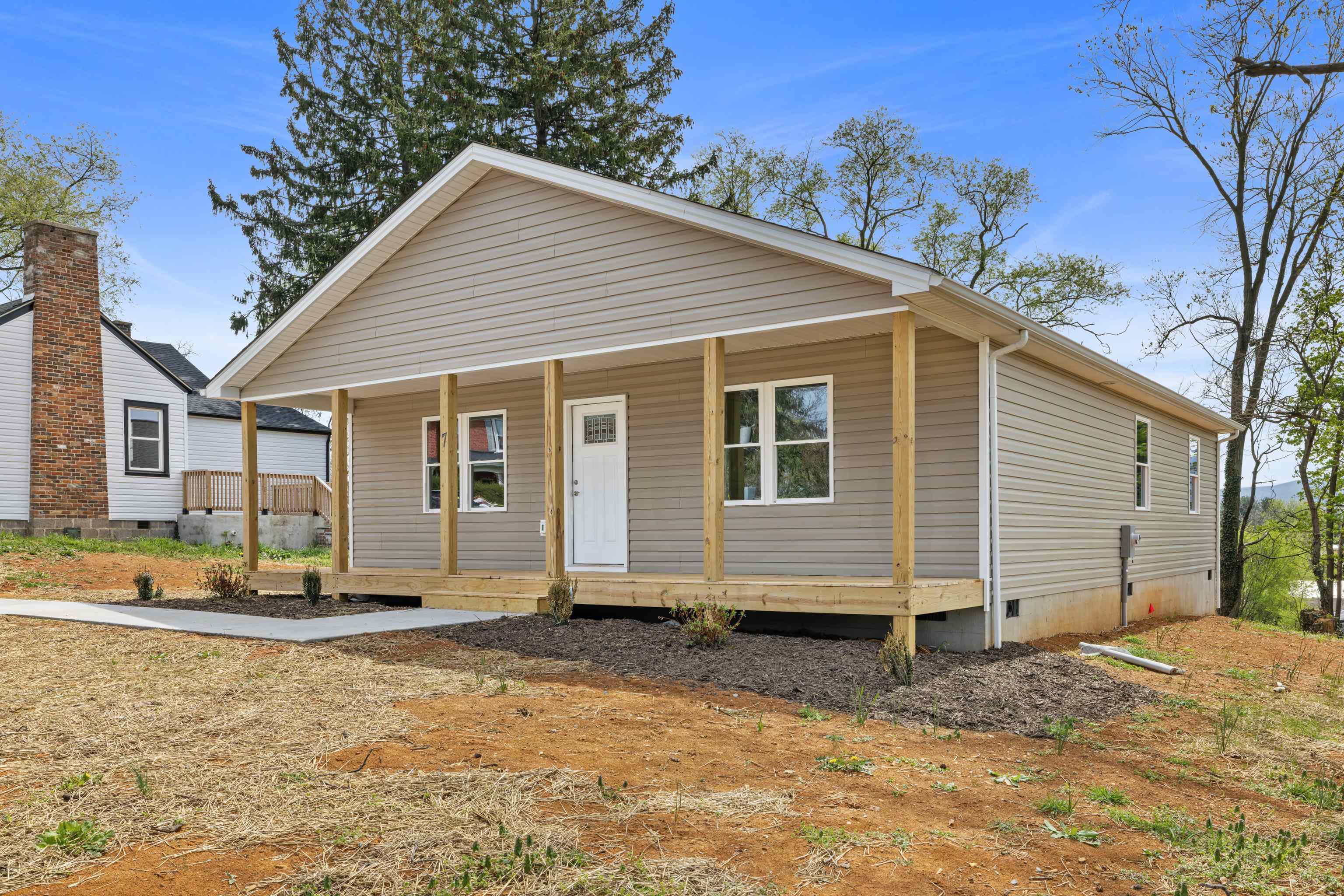 7 WEST HIGH ST, STUARTS DRAFT, Virginia 24477, 3 Bedrooms Bedrooms, ,2 BathroomsBathrooms,Residential,7 WEST HIGH ST,676243 MLS # 676243