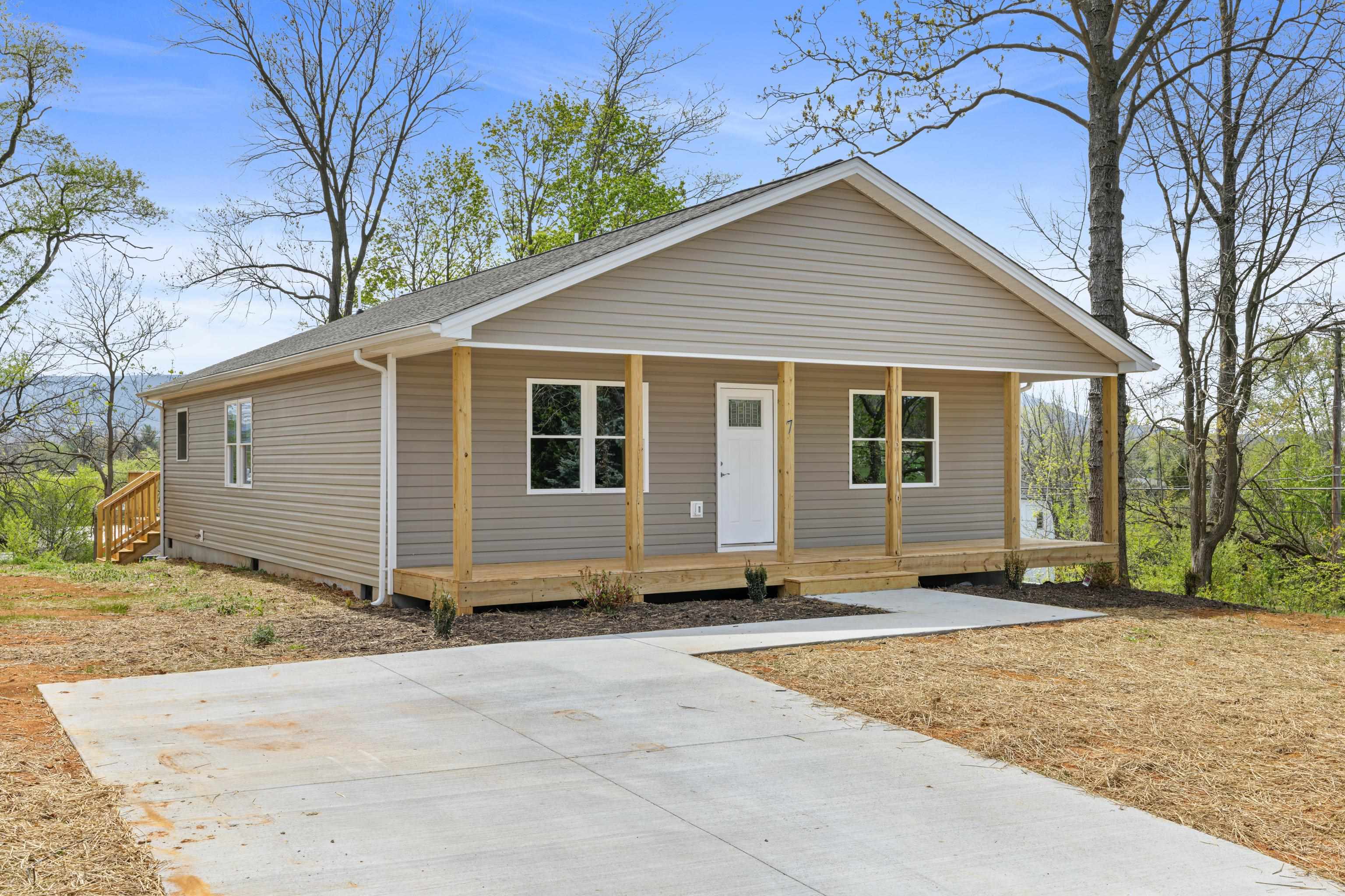 7 WEST HIGH ST, STUARTS DRAFT, Virginia 24477, 3 Bedrooms Bedrooms, ,2 BathroomsBathrooms,Residential,7 WEST HIGH ST,676243 MLS # 676243