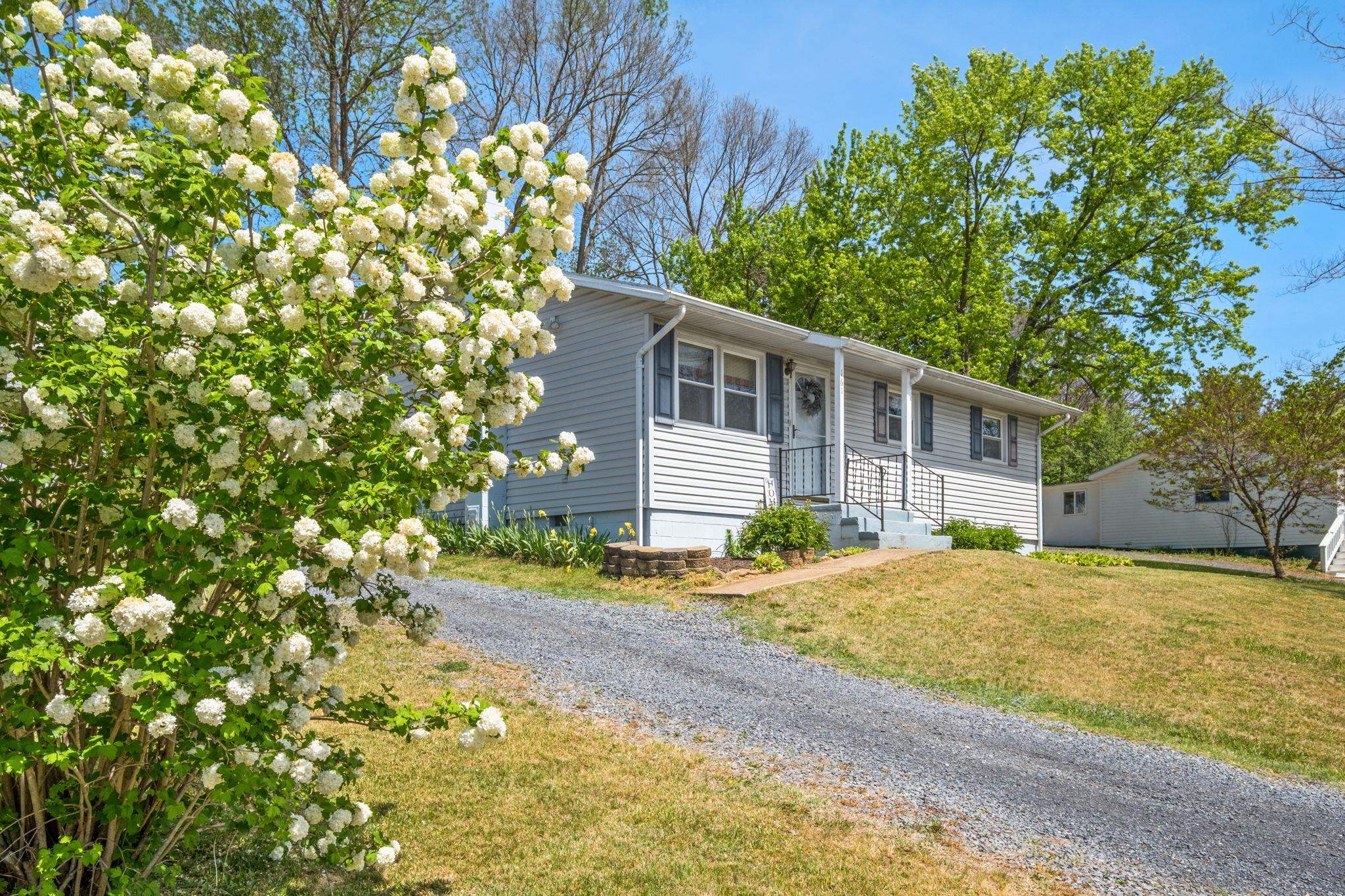 161 E RIVERSIDE DR, TIMBERVILLE, Virginia 22853, 2 Bedrooms Bedrooms, ,1 BathroomBathrooms,Residential,161 E RIVERSIDE DR,676247 MLS # 676247