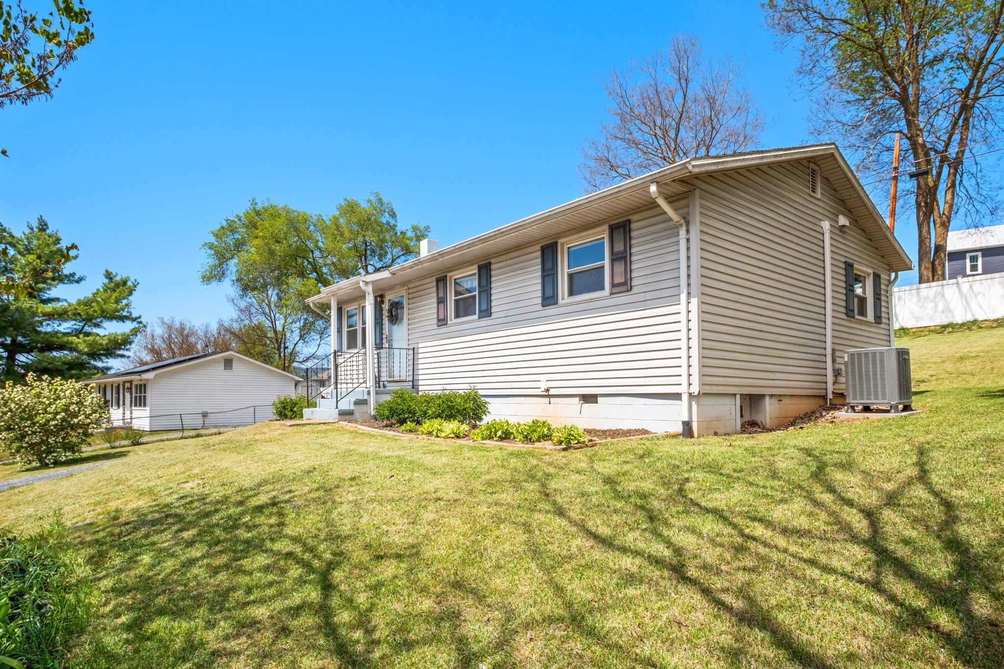 161 E RIVERSIDE DR, TIMBERVILLE, Virginia 22853, 2 Bedrooms Bedrooms, ,1 BathroomBathrooms,Residential,161 E RIVERSIDE DR,676247 MLS # 676247