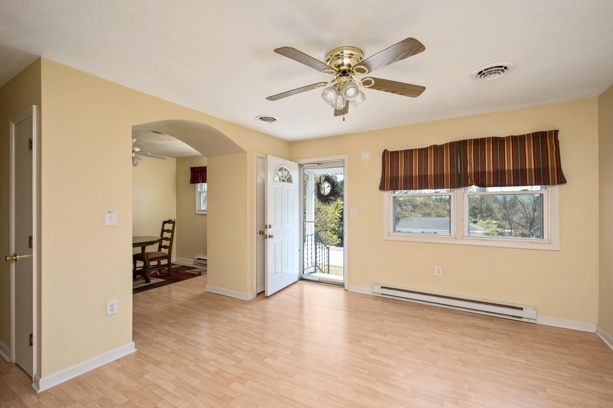 161 E RIVERSIDE DR, TIMBERVILLE, Virginia 22853, 2 Bedrooms Bedrooms, ,1 BathroomBathrooms,Residential,161 E RIVERSIDE DR,676247 MLS # 676247