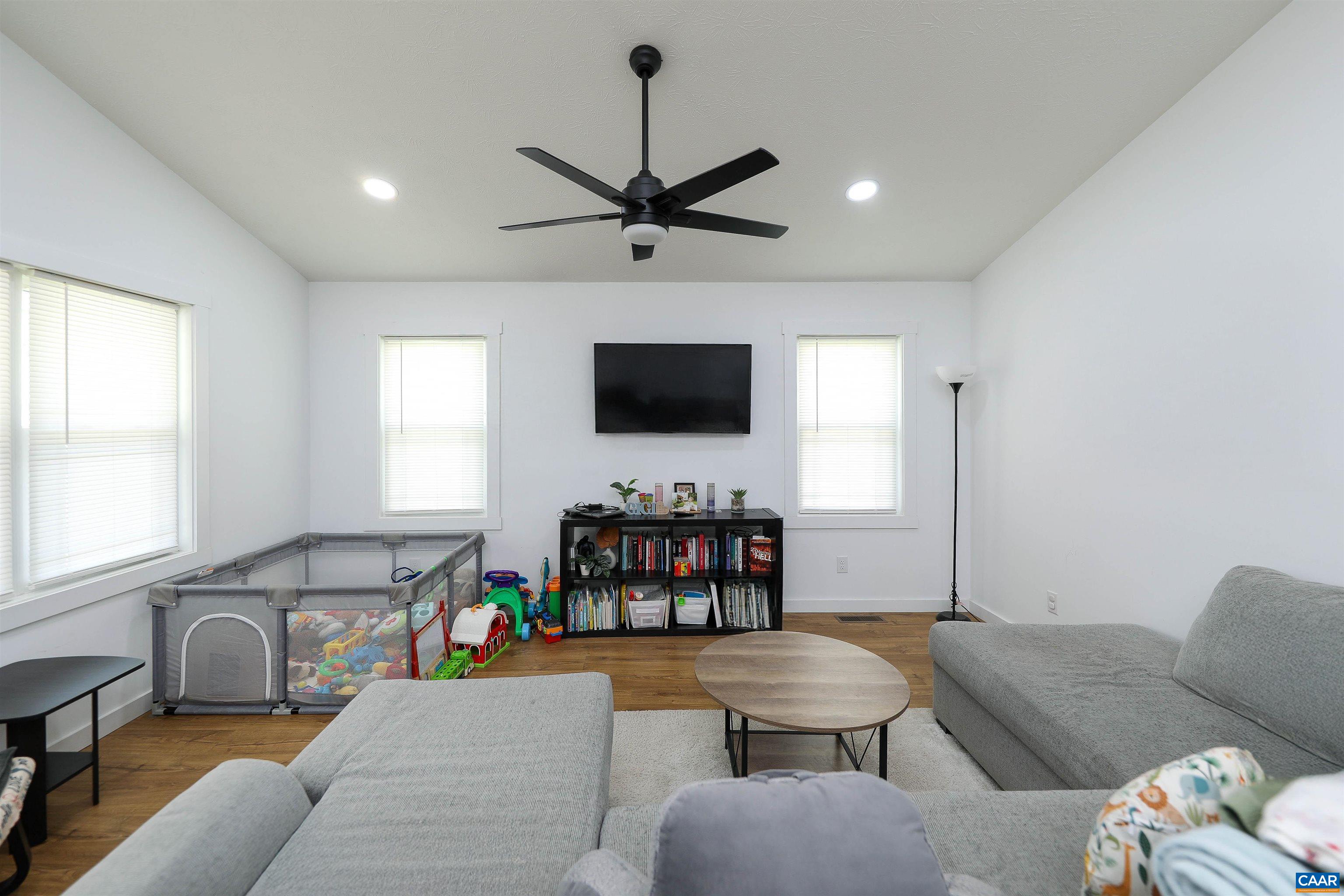 1015 GARDNER ST, WAYNESBORO, Virginia 22980, 3 Bedrooms Bedrooms, ,2 BathroomsBathrooms,Residential,1015 GARDNER ST,676251 MLS # 676251