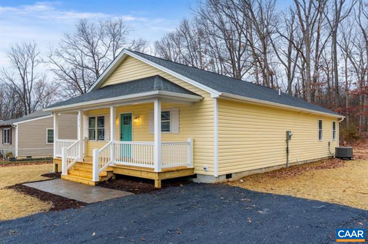 1015 GARDNER ST, WAYNESBORO, Virginia 22980, 3 Bedrooms Bedrooms, ,2 BathroomsBathrooms,Residential,1015 GARDNER ST,676251 MLS # 676251