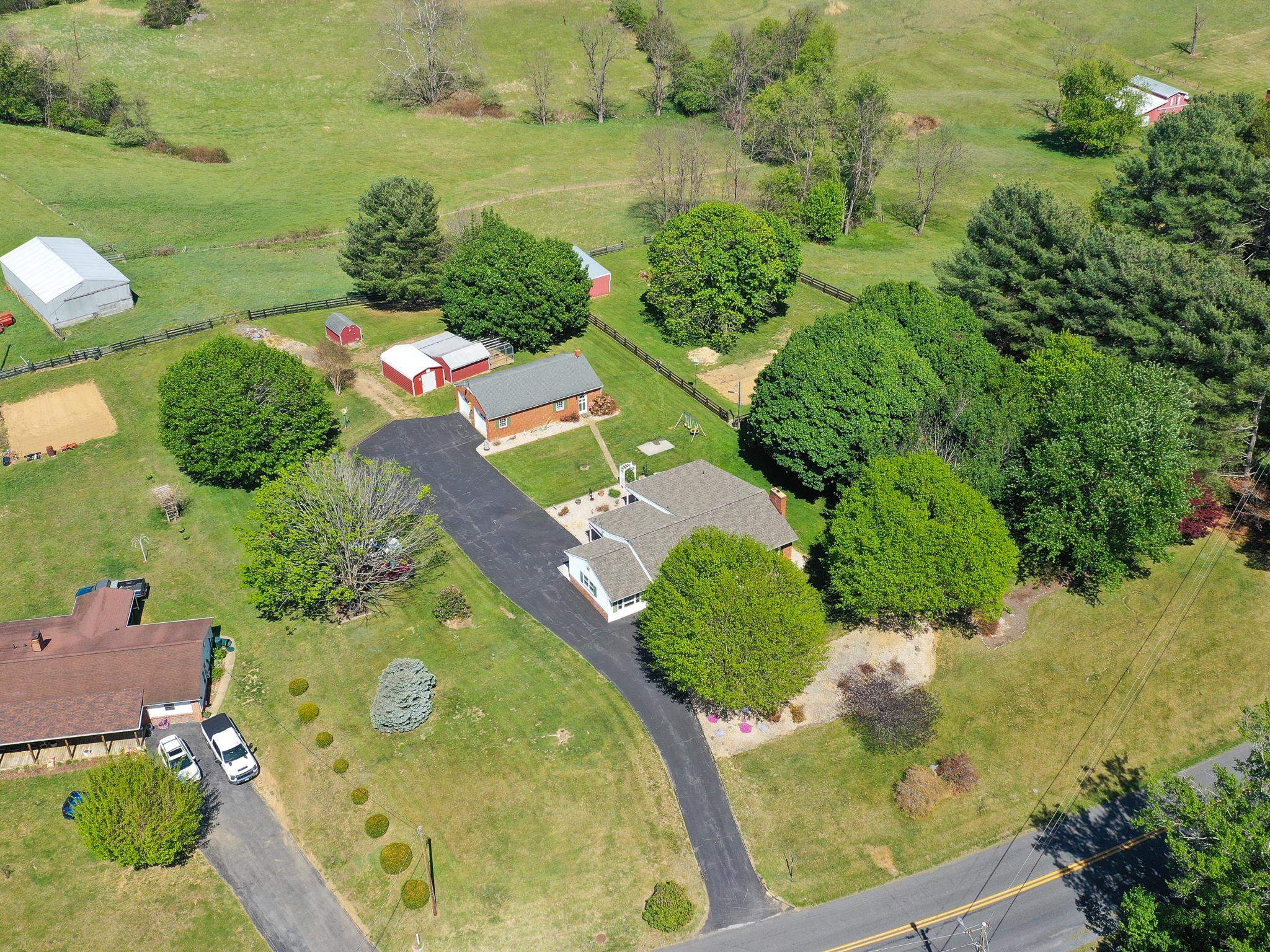 134 GREENVILLE SCHOOL RD, GREENVILLE, Virginia 24440, 3 Bedrooms Bedrooms, ,2 BathroomsBathrooms,Residential,134 GREENVILLE SCHOOL RD,676252 MLS # 676252