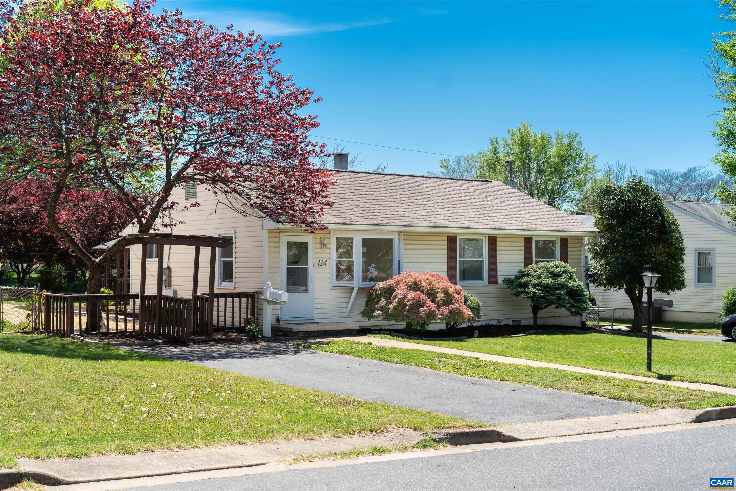 124 JAMES AVE, WAYNESBORO, Virginia 22980, 3 Bedrooms Bedrooms, ,1 BathroomBathrooms,Residential,124 JAMES AVE,676253 MLS # 676253