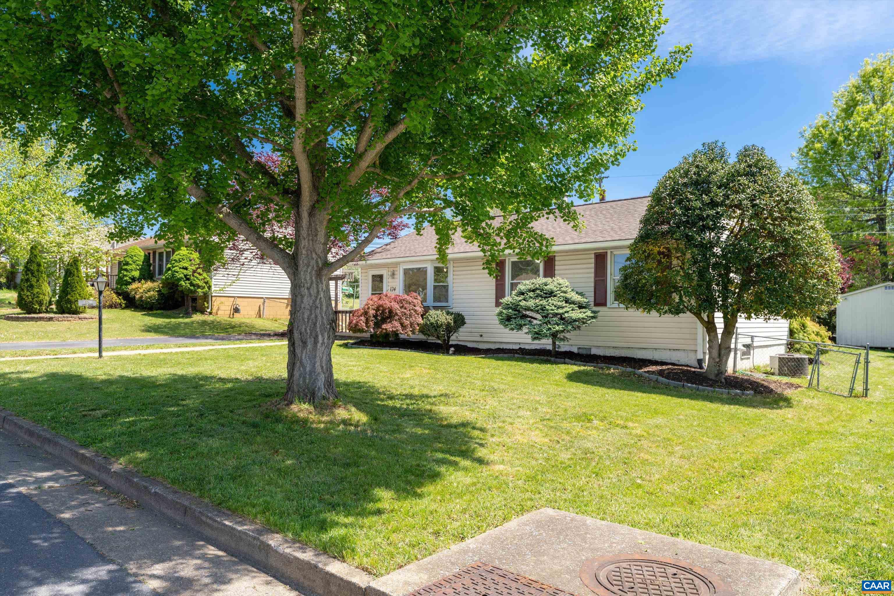 124 JAMES AVE, WAYNESBORO, Virginia 22980, 3 Bedrooms Bedrooms, ,1 BathroomBathrooms,Residential,124 JAMES AVE,676253 MLS # 676253