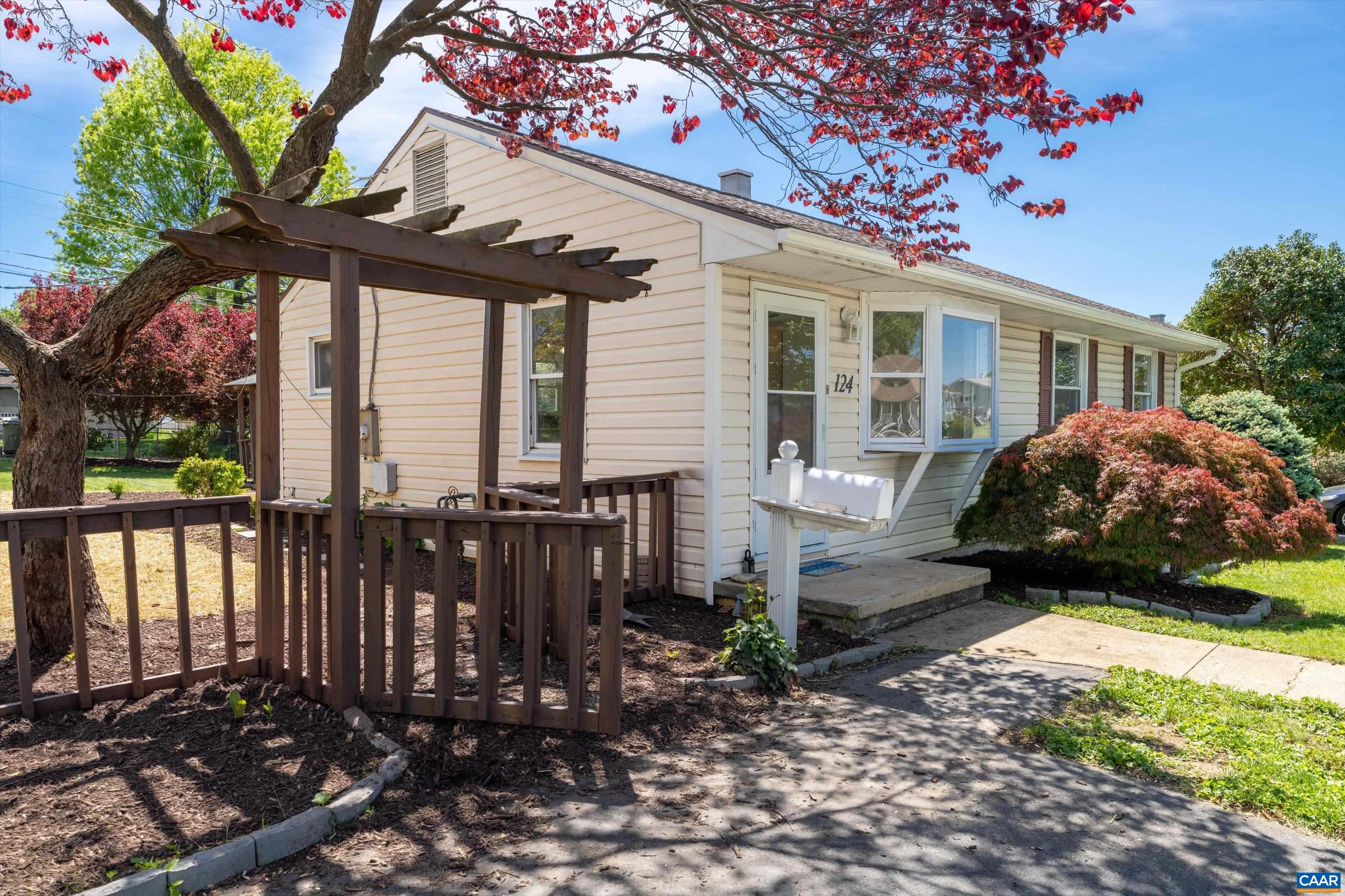 124 JAMES AVE, WAYNESBORO, Virginia 22980, 3 Bedrooms Bedrooms, ,1 BathroomBathrooms,Residential,124 JAMES AVE,676253 MLS # 676253