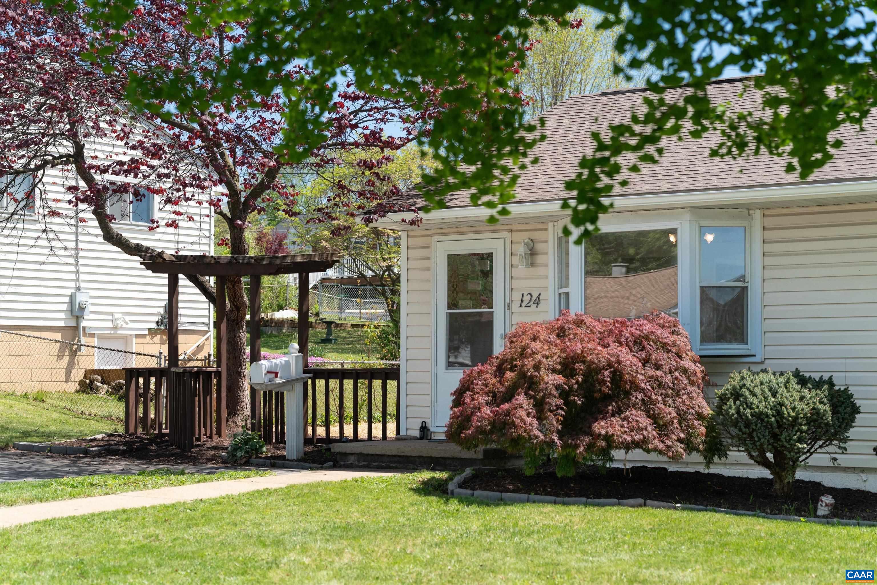 124 JAMES AVE, WAYNESBORO, Virginia 22980, 3 Bedrooms Bedrooms, ,1 BathroomBathrooms,Residential,124 JAMES AVE,676253 MLS # 676253