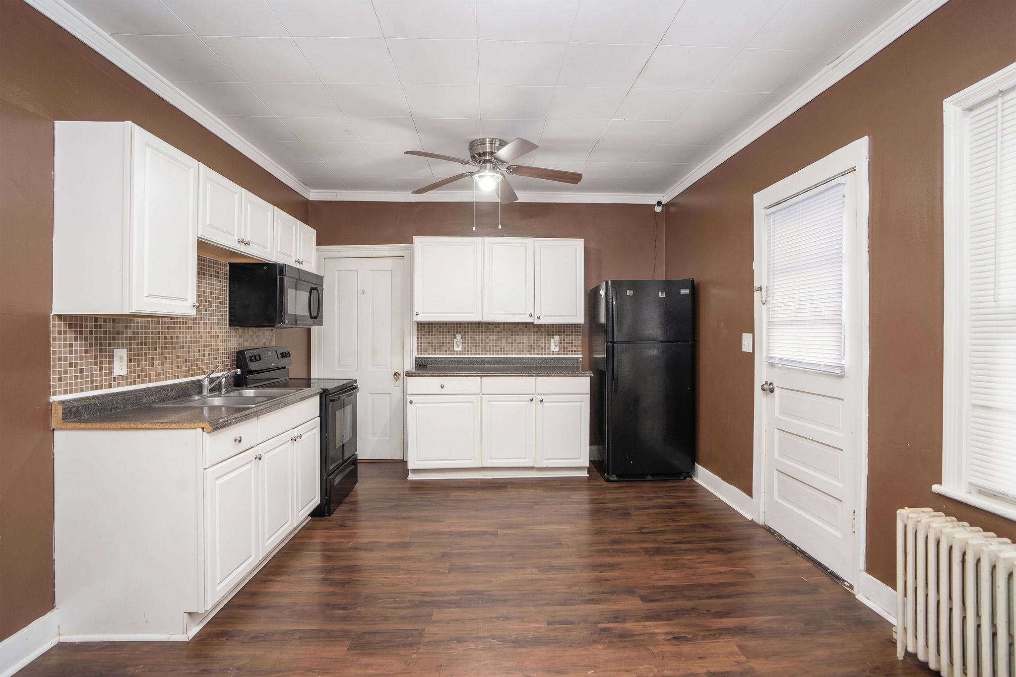 TENANTS PERSONAL PROPERTY DIGITALLY REMOVED FROM PHOTO