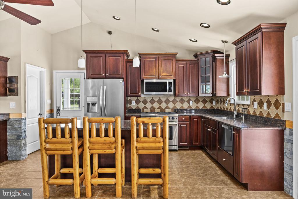 12615 POST OAK RD, SPOTSYLVANIA, Virginia 22551, 3 Bedrooms Bedrooms, ,3 BathroomsBathrooms,Residential,12615 POST OAK RD,VASP2039676 MLS # VASP2039676