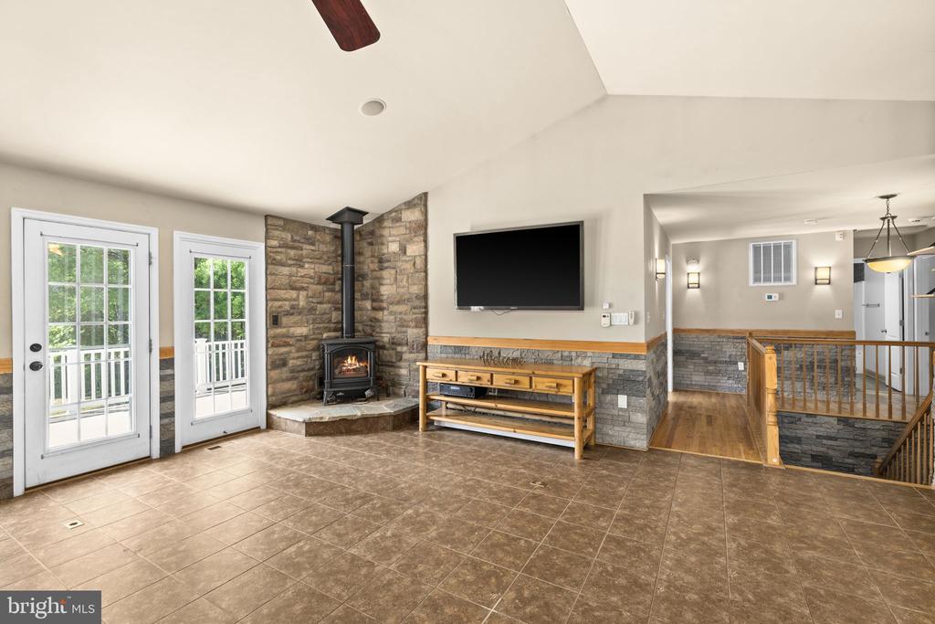 12615 POST OAK RD, SPOTSYLVANIA, Virginia 22551, 3 Bedrooms Bedrooms, ,3 BathroomsBathrooms,Residential,12615 POST OAK RD,VASP2039676 MLS # VASP2039676