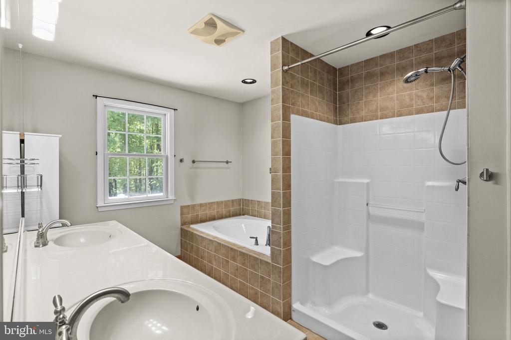 12615 POST OAK RD, SPOTSYLVANIA, Virginia 22551, 3 Bedrooms Bedrooms, ,3 BathroomsBathrooms,Residential,12615 POST OAK RD,VASP2039676 MLS # VASP2039676