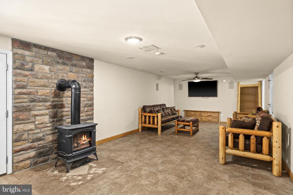 12615 POST OAK RD, SPOTSYLVANIA, Virginia 22551, 3 Bedrooms Bedrooms, ,3 BathroomsBathrooms,Residential,12615 POST OAK RD,VASP2039676 MLS # VASP2039676