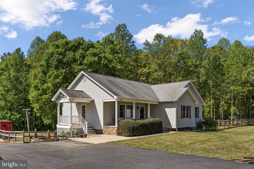 12615 POST OAK RD, SPOTSYLVANIA, Virginia 22551, 3 Bedrooms Bedrooms, ,3 BathroomsBathrooms,Residential,12615 POST OAK RD,VASP2039676 MLS # VASP2039676