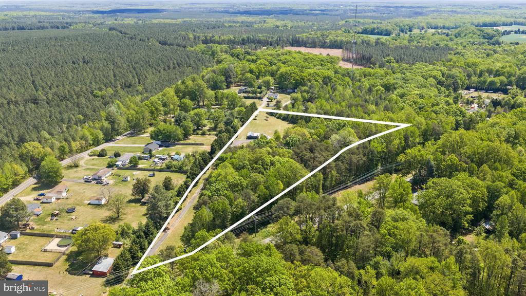 12615 POST OAK RD, SPOTSYLVANIA, Virginia 22551, 3 Bedrooms Bedrooms, ,3 BathroomsBathrooms,Residential,12615 POST OAK RD,VASP2039676 MLS # VASP2039676