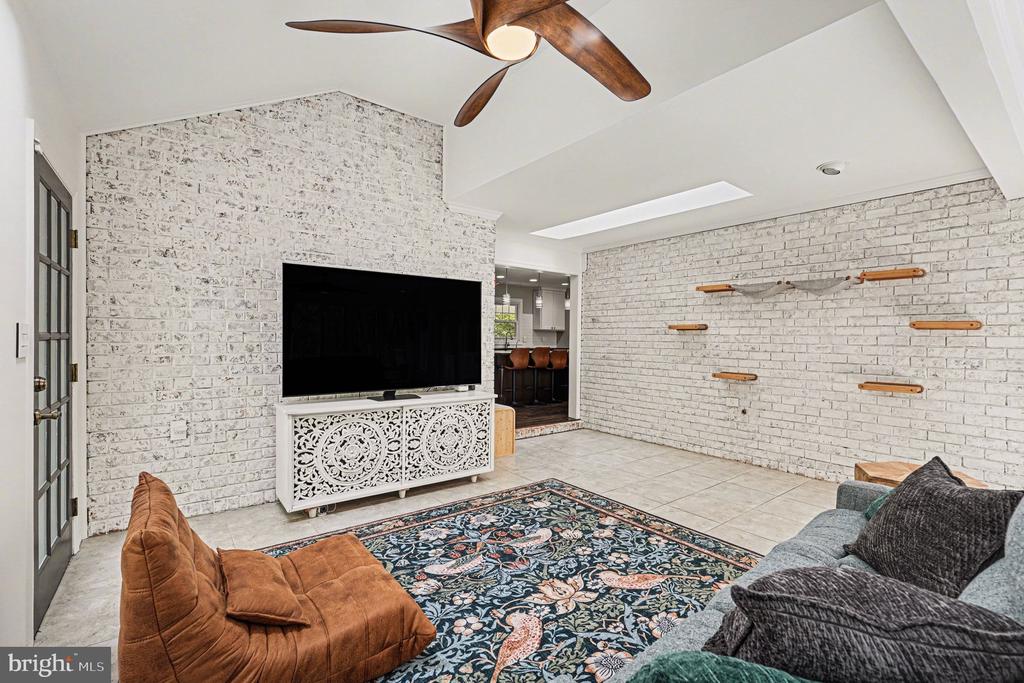 7 RIVER BLUFFS DR, FREDERICKSBURG, Virginia 22407, 4 Bedrooms Bedrooms, ,2 BathroomsBathrooms,Residential,7 RIVER BLUFFS DR,VASP2040956 MLS # VASP2040956