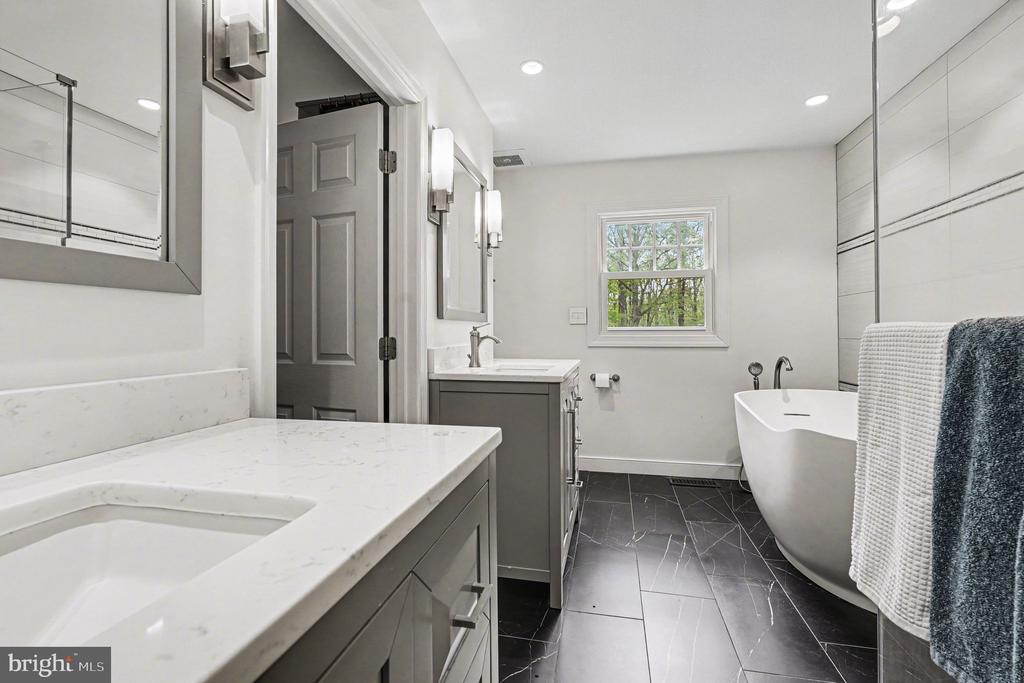 7 RIVER BLUFFS DR, FREDERICKSBURG, Virginia 22407, 4 Bedrooms Bedrooms, ,2 BathroomsBathrooms,Residential,7 RIVER BLUFFS DR,VASP2040956 MLS # VASP2040956