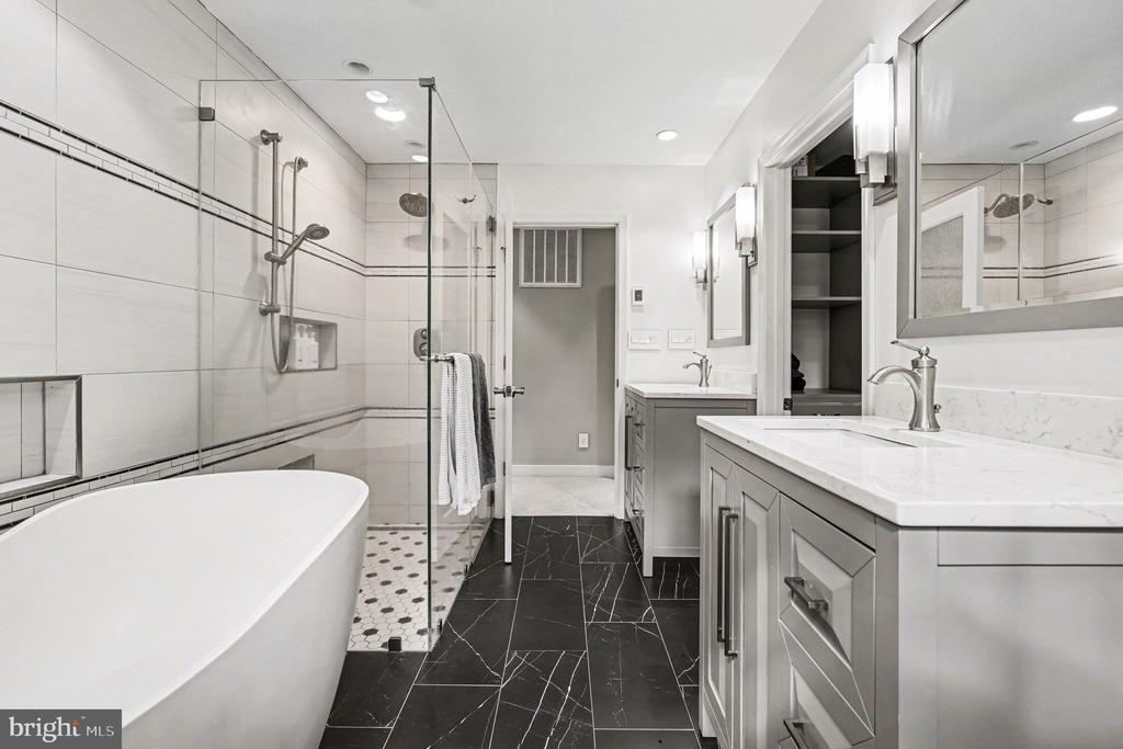 7 RIVER BLUFFS DR, FREDERICKSBURG, Virginia 22407, 4 Bedrooms Bedrooms, ,2 BathroomsBathrooms,Residential,7 RIVER BLUFFS DR,VASP2040956 MLS # VASP2040956