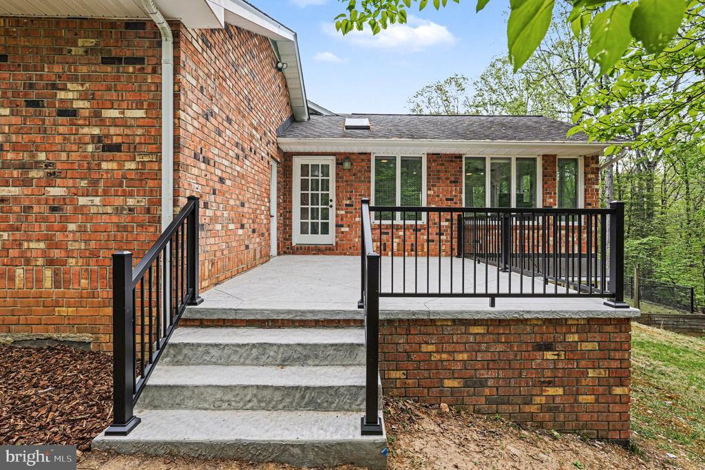 7 RIVER BLUFFS DR, FREDERICKSBURG, Virginia 22407, 4 Bedrooms Bedrooms, ,2 BathroomsBathrooms,Residential,7 RIVER BLUFFS DR,VASP2040956 MLS # VASP2040956