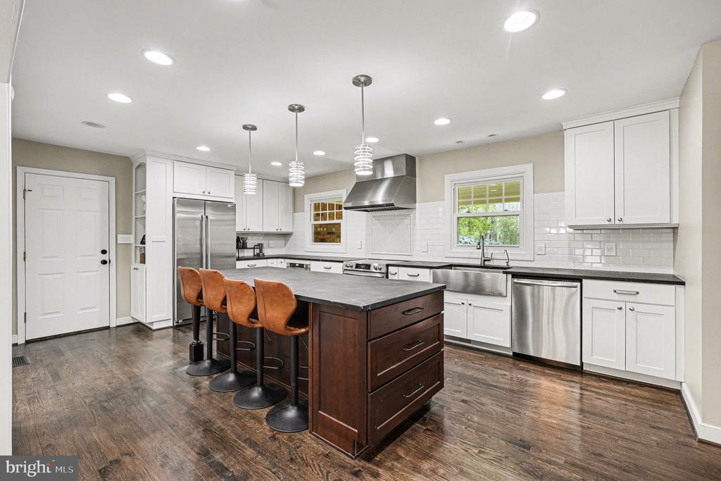 7 RIVER BLUFFS DR, FREDERICKSBURG, Virginia 22407, 4 Bedrooms Bedrooms, ,2 BathroomsBathrooms,Residential,7 RIVER BLUFFS DR,VASP2040956 MLS # VASP2040956