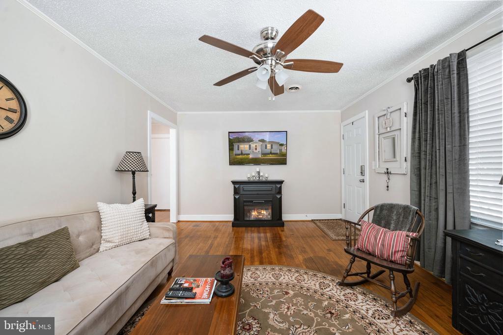 120 MCLAWS ST E, FREDERICKSBURG, Virginia 22408, 2 Bedrooms Bedrooms, ,1 BathroomBathrooms,Residential,120 MCLAWS ST E,VASP2040930 MLS # VASP2040930