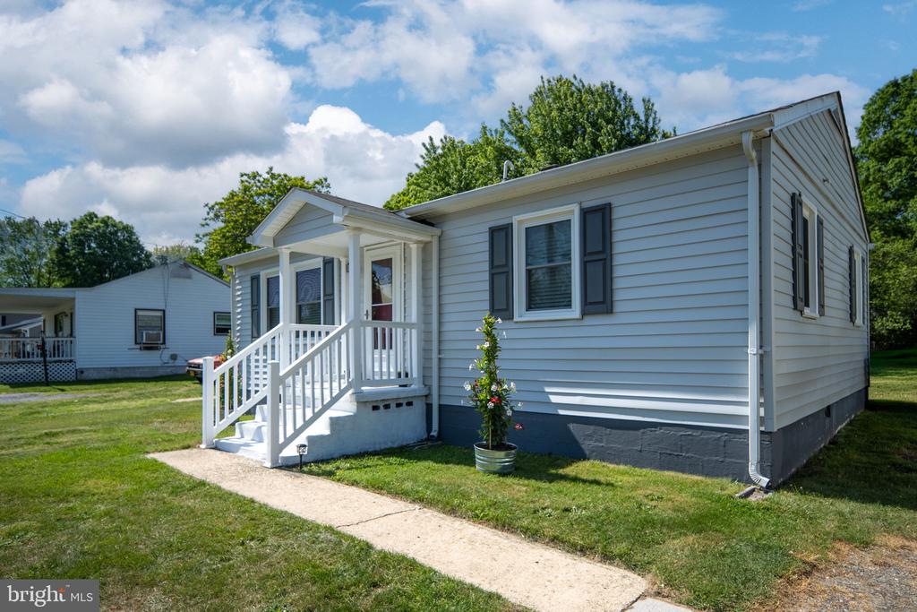 120 MCLAWS ST E, FREDERICKSBURG, Virginia 22408, 2 Bedrooms Bedrooms, ,1 BathroomBathrooms,Residential,120 MCLAWS ST E,VASP2040930 MLS # VASP2040930