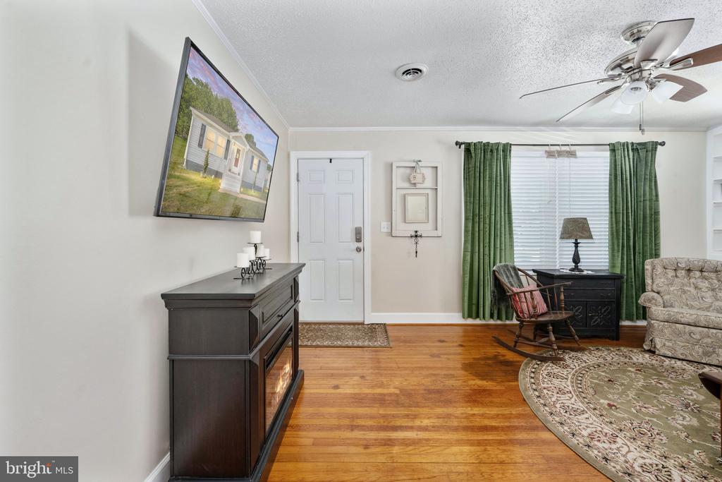 120 MCLAWS ST E, FREDERICKSBURG, Virginia 22408, 2 Bedrooms Bedrooms, ,1 BathroomBathrooms,Residential,120 MCLAWS ST E,VASP2040930 MLS # VASP2040930