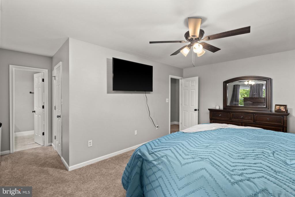 5313 LEAVELLS CROSSING DR, FREDERICKSBURG, Virginia 22407, 4 Bedrooms Bedrooms, ,2 BathroomsBathrooms,Residential,5313 LEAVELLS CROSSING DR,VASP2041098 MLS # VASP2041098