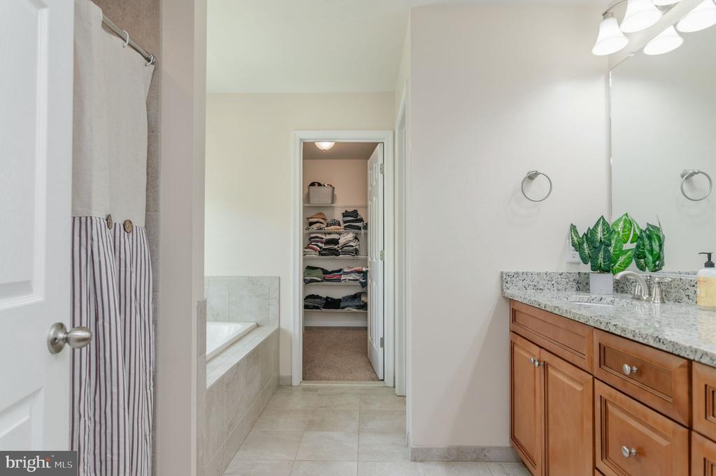 2913 LAKEVIEW PKWY, LOCUST GROVE, Virginia 22508, 4 Bedrooms Bedrooms, ,2 BathroomsBathrooms,Residential,2913 LAKEVIEW PKWY,VAOR2013832 MLS # VAOR2013832