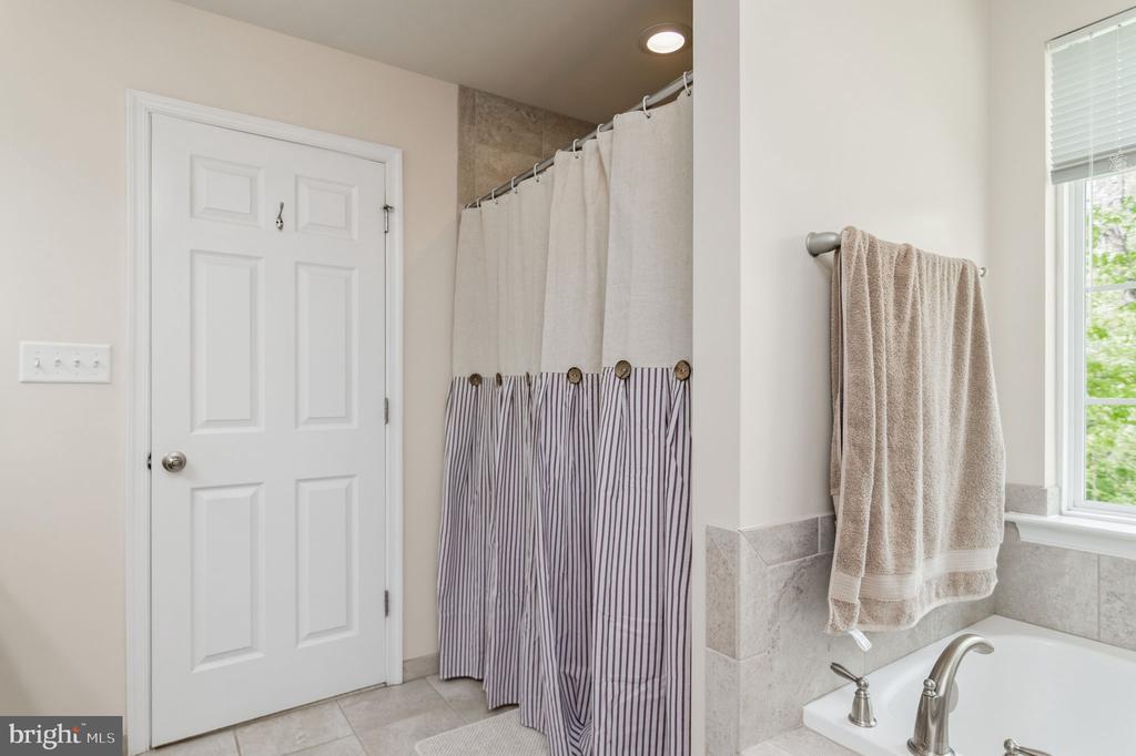 2913 LAKEVIEW PKWY, LOCUST GROVE, Virginia 22508, 4 Bedrooms Bedrooms, ,2 BathroomsBathrooms,Residential,2913 LAKEVIEW PKWY,VAOR2013832 MLS # VAOR2013832