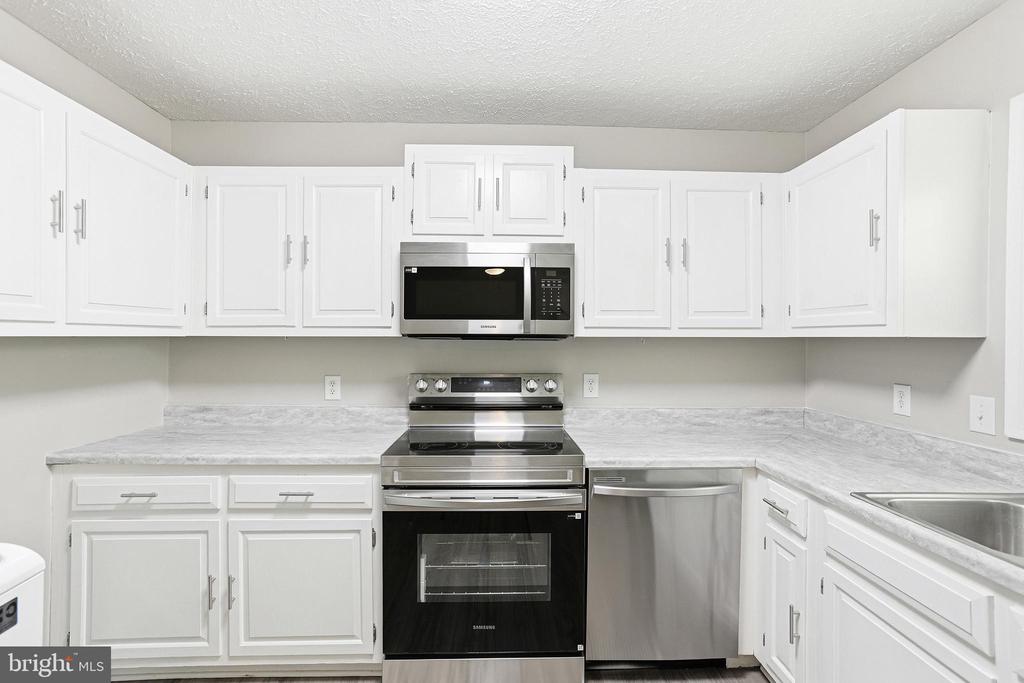 107 SUNSET CT, LOCUST GROVE, Virginia 22508, 3 Bedrooms Bedrooms, ,2 BathroomsBathrooms,Residential,107 SUNSET CT,VAOR2013912 MLS # VAOR2013912