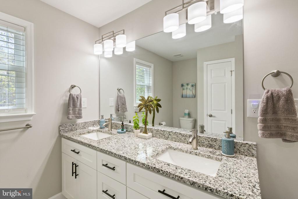 1906 LAKEVIEW PKWY, LOCUST GROVE, Virginia 22508, 3 Bedrooms Bedrooms, ,2 BathroomsBathrooms,Residential,1906 LAKEVIEW PKWY,VAOR2013918 MLS # VAOR2013918