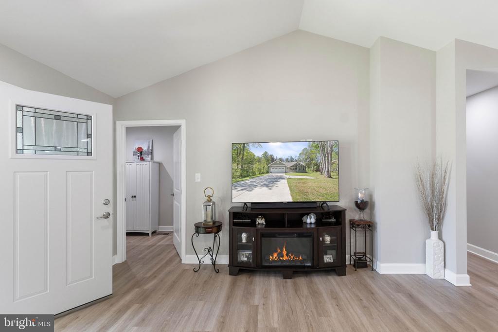 1906 LAKEVIEW PKWY, LOCUST GROVE, Virginia 22508, 3 Bedrooms Bedrooms, ,2 BathroomsBathrooms,Residential,1906 LAKEVIEW PKWY,VAOR2013918 MLS # VAOR2013918