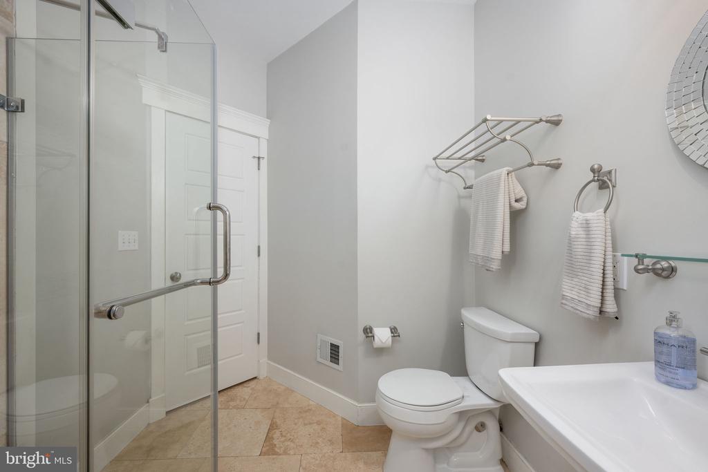 614 CORNWALLIS AVE, LOCUST GROVE, Virginia 22508, 6 Bedrooms Bedrooms, ,5 BathroomsBathrooms,Residential,614 CORNWALLIS AVE,VAOR2013926 MLS # VAOR2013926