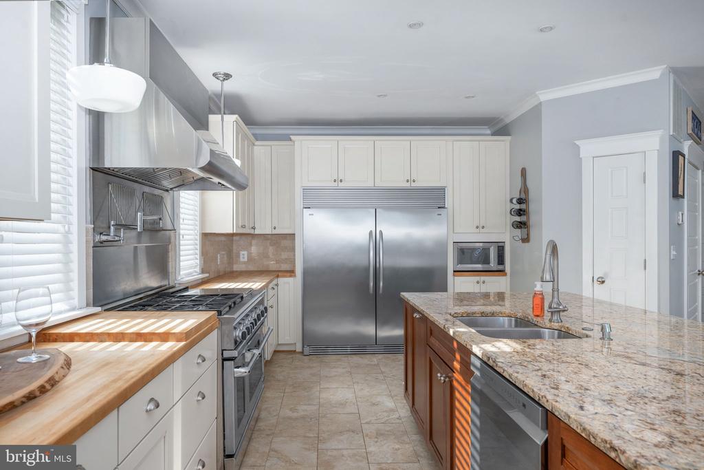 614 CORNWALLIS AVE, LOCUST GROVE, Virginia 22508, 6 Bedrooms Bedrooms, ,5 BathroomsBathrooms,Residential,614 CORNWALLIS AVE,VAOR2013926 MLS # VAOR2013926