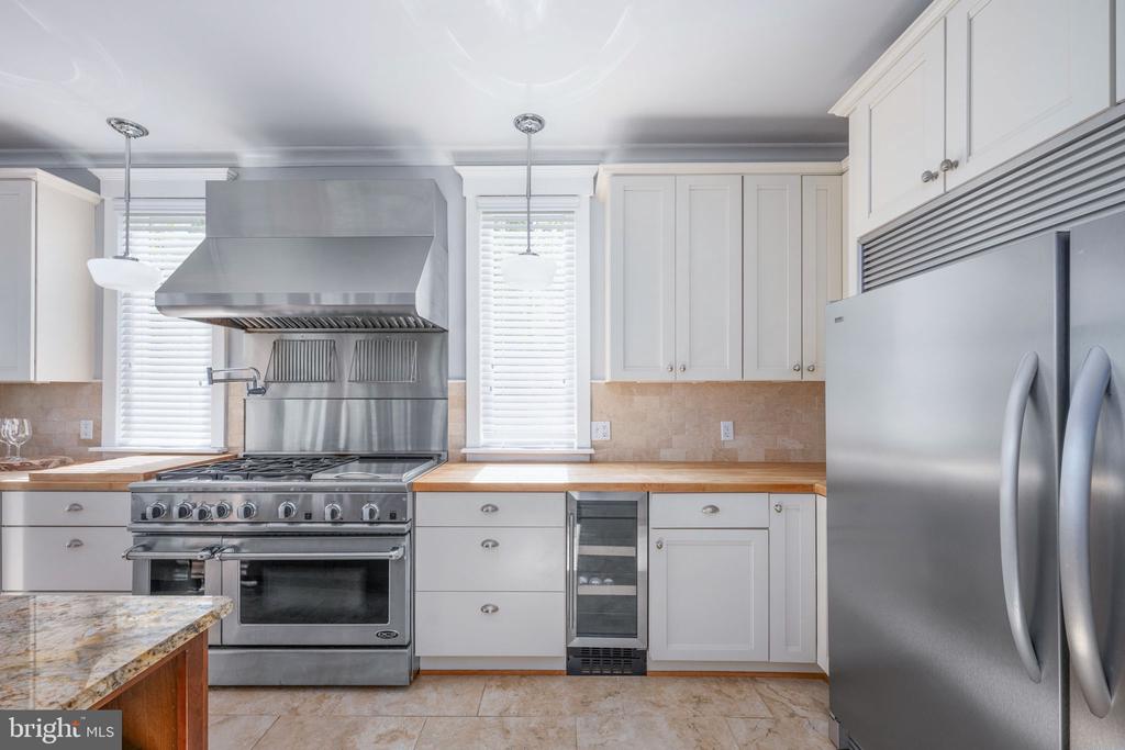 614 CORNWALLIS AVE, LOCUST GROVE, Virginia 22508, 6 Bedrooms Bedrooms, ,5 BathroomsBathrooms,Residential,614 CORNWALLIS AVE,VAOR2013926 MLS # VAOR2013926