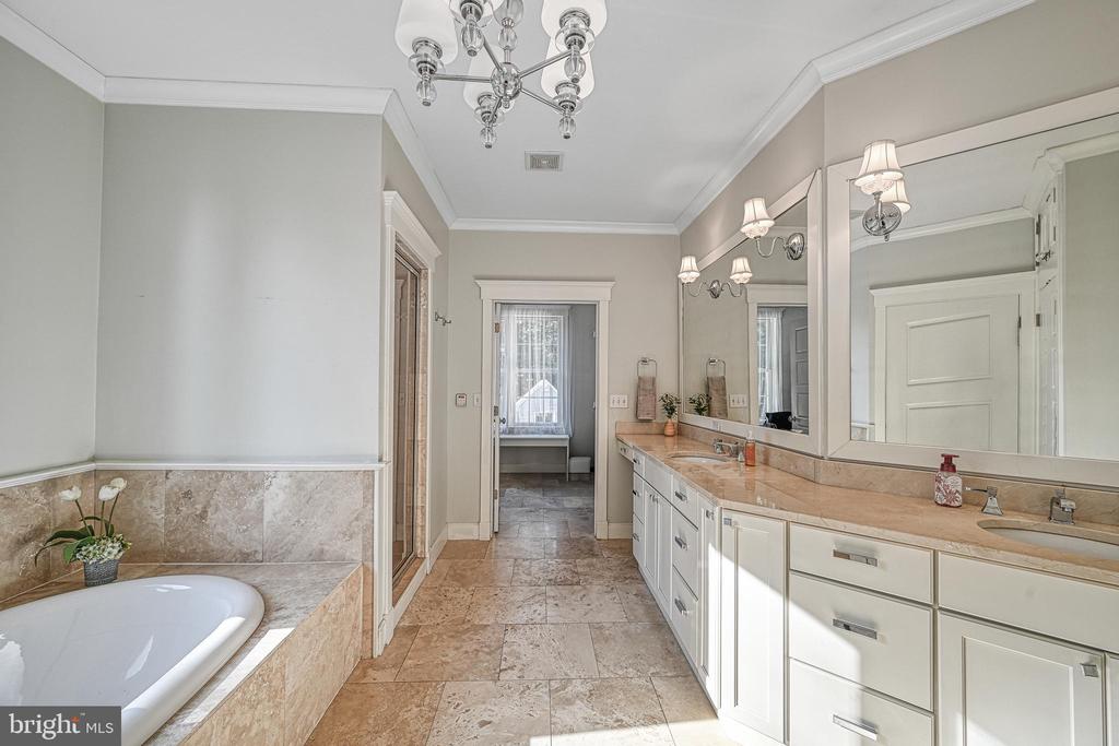 614 CORNWALLIS AVE, LOCUST GROVE, Virginia 22508, 6 Bedrooms Bedrooms, ,5 BathroomsBathrooms,Residential,614 CORNWALLIS AVE,VAOR2013926 MLS # VAOR2013926